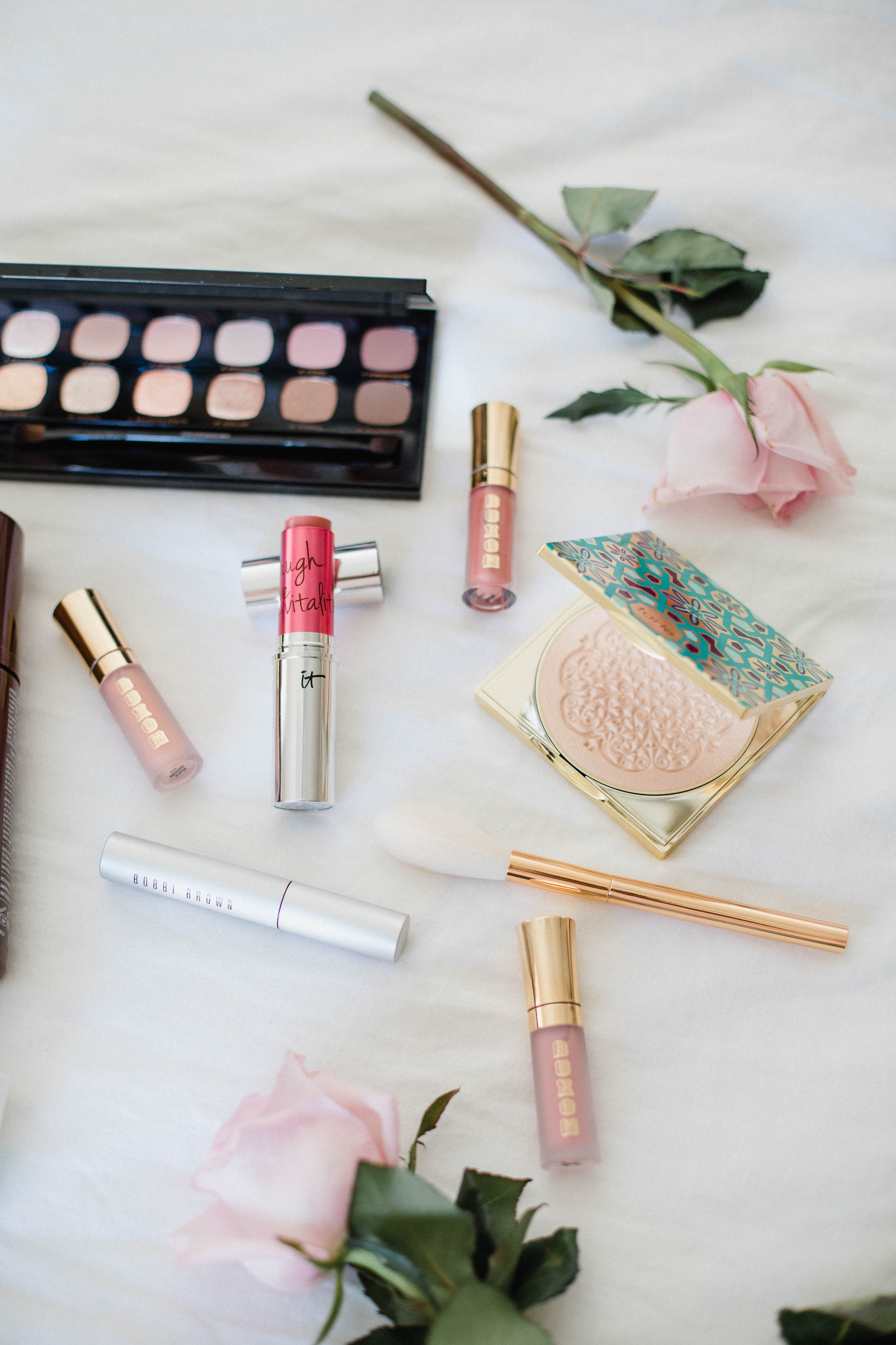 Life and style blogger Lauren McBride shares 8 must have products for spring, including a variety of skincare and beauty products. 