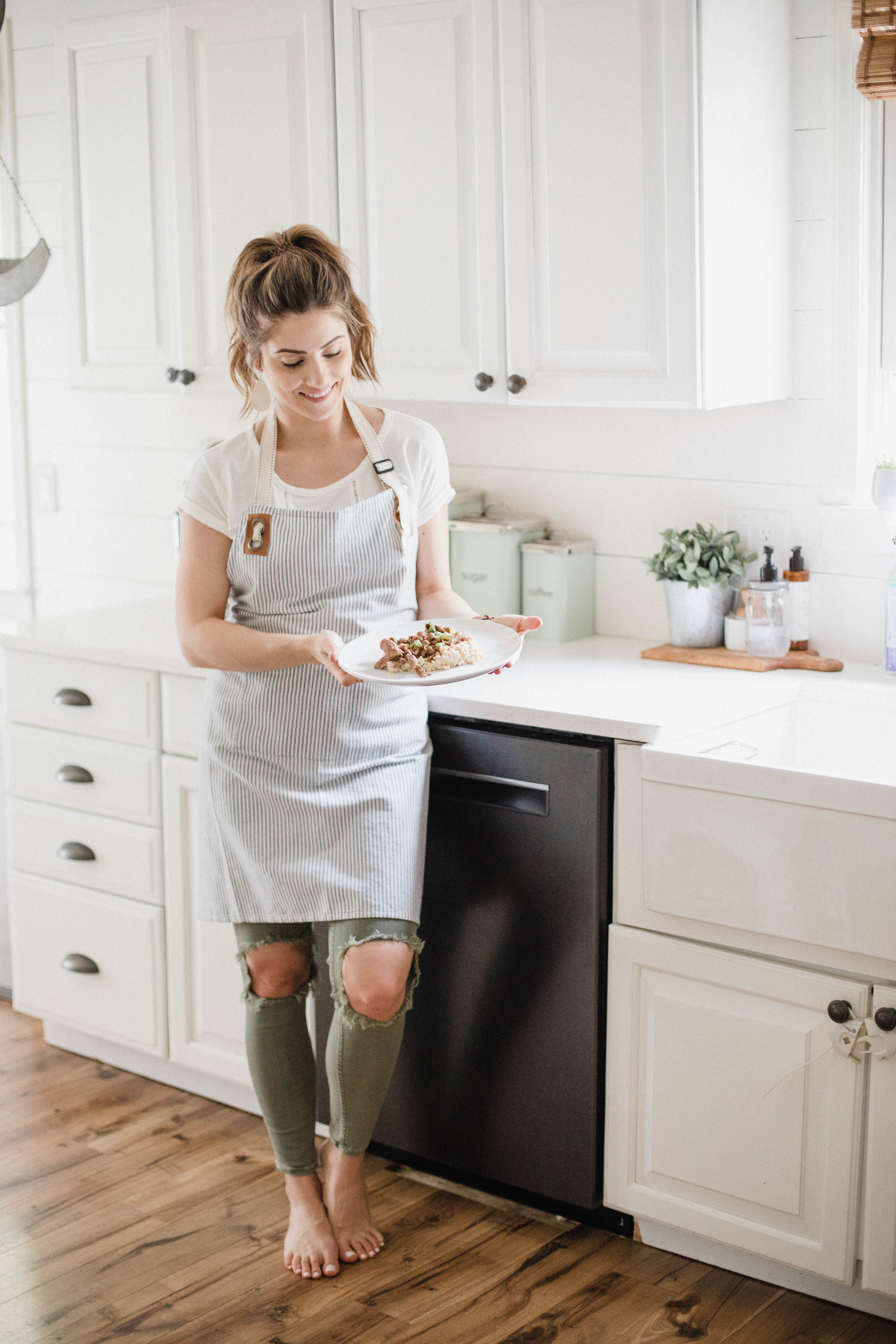 Life and style blogger Lauren McBride shares a tip for a stress-free meal time, including a coupon code for Home Chef meal delivery kit.