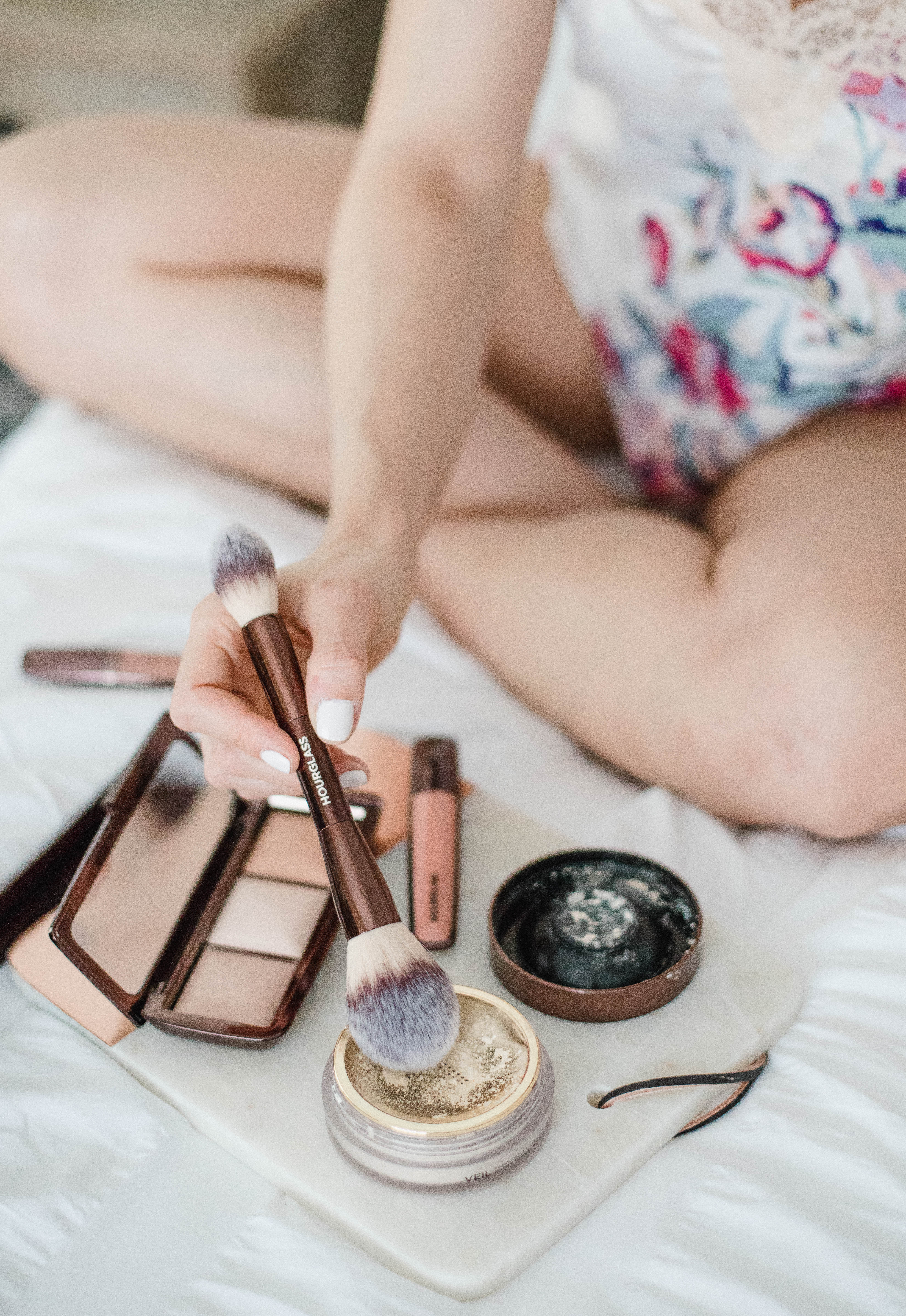Life and style blogger Lauren McBride shares a simple natural, glowing makeup look featuring a variety of products from Hourglass Cosmetics. 