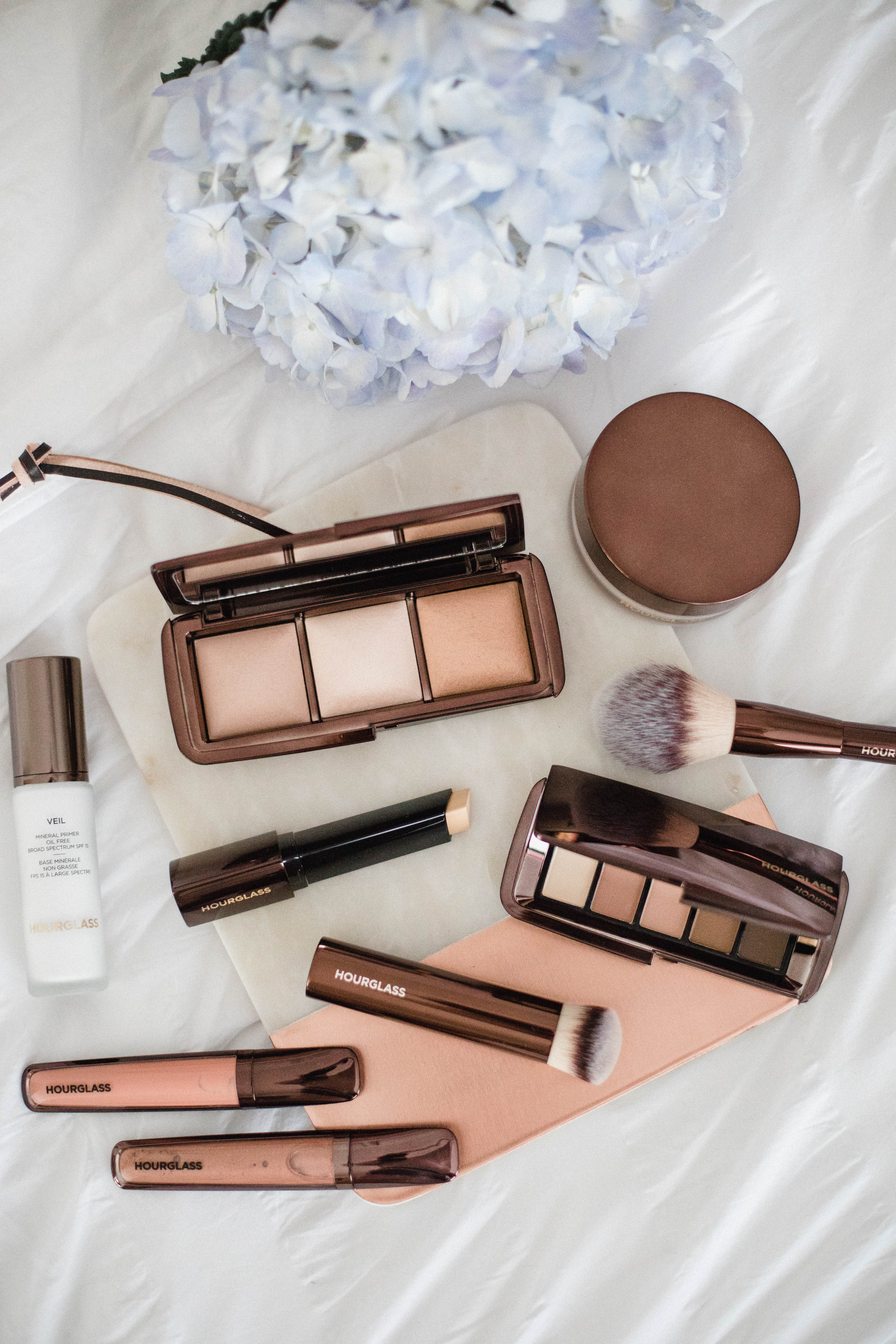 Life and style blogger Lauren McBride shares a simple natural, glowing makeup look featuring a variety of products from Hourglass Cosmetics. 