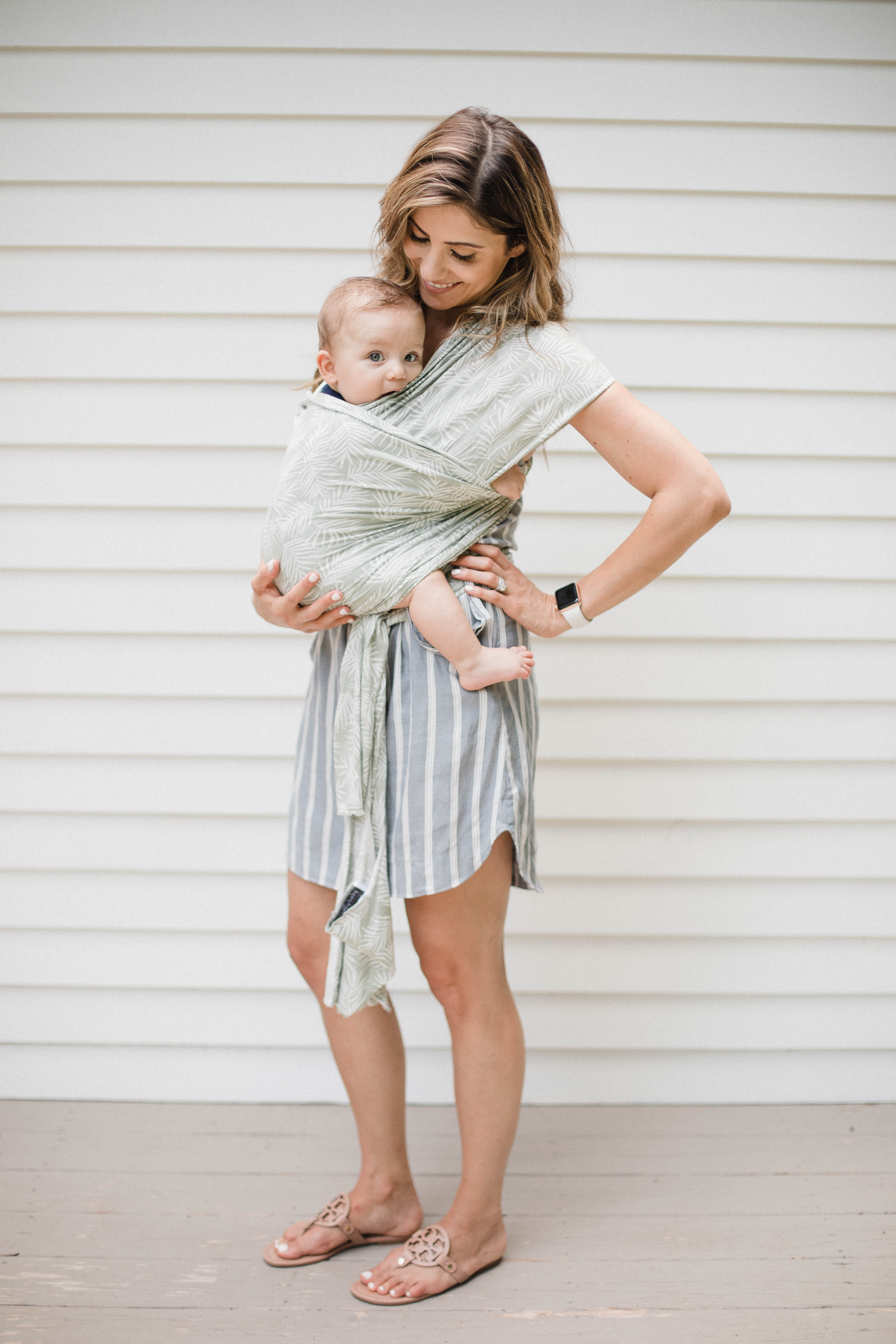 Connecticut life and style blogger Lauren McBride shares the Best Baby Carriers for babies ages newborn to toddlerhood and the various features each offers. 