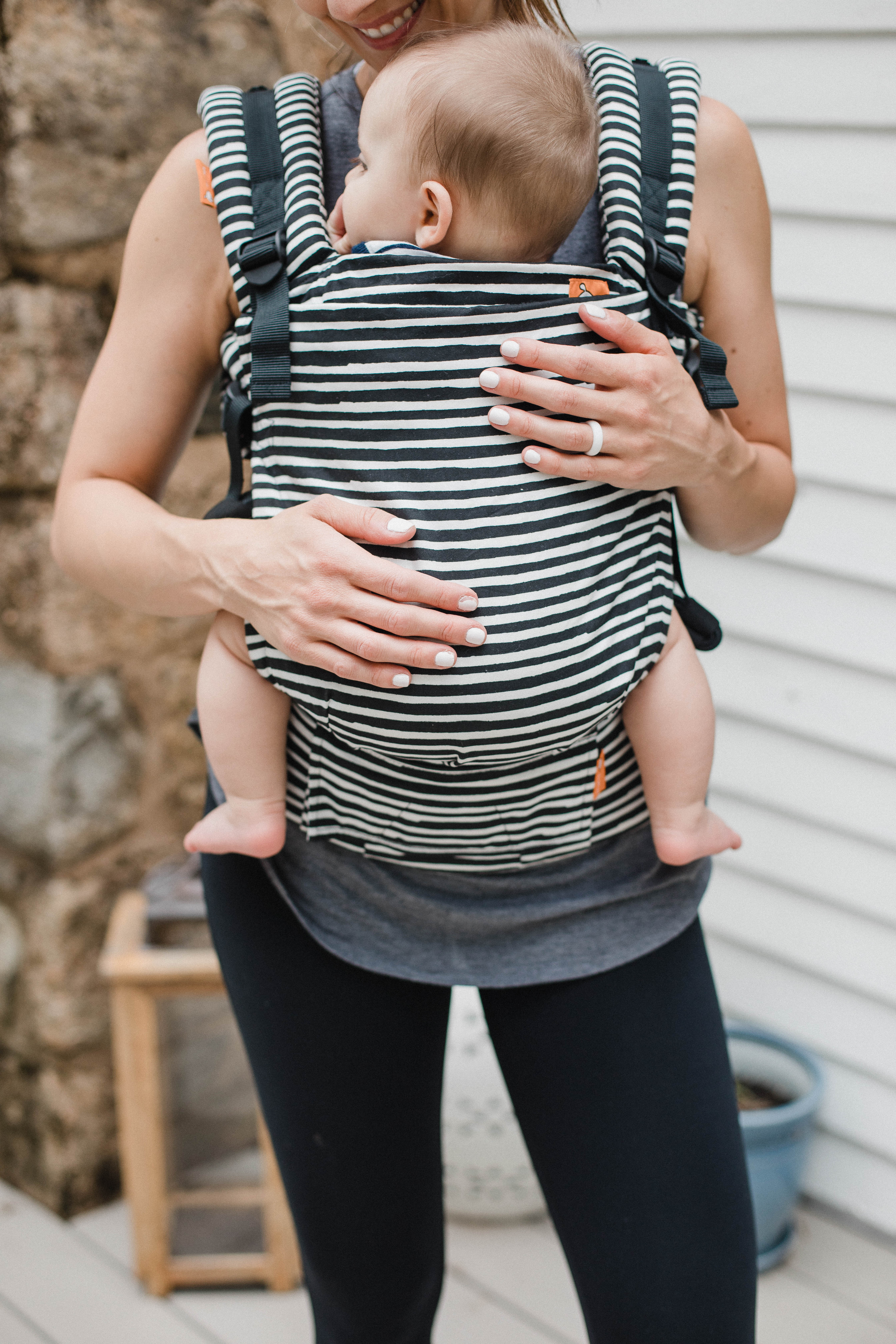 Connecticut life and style blogger Lauren McBride shares the Best Baby Carriers for babies ages newborn to toddlerhood and the various features each offers. 