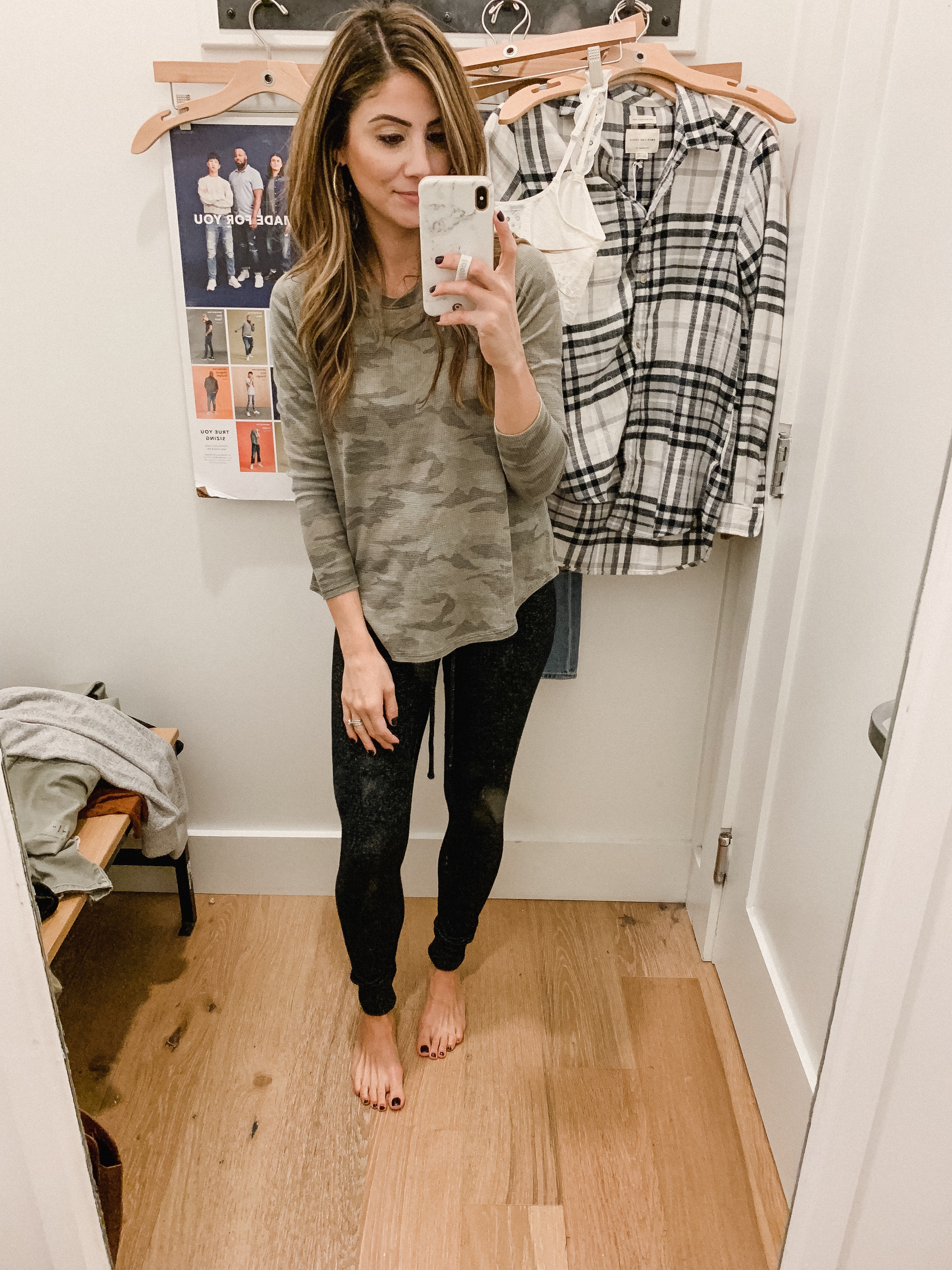 Connecticut life and style blogger Lauren McBride shares an October American Eagle try on featuring sweaters, flannel shirts, and cozy lounge pants. 