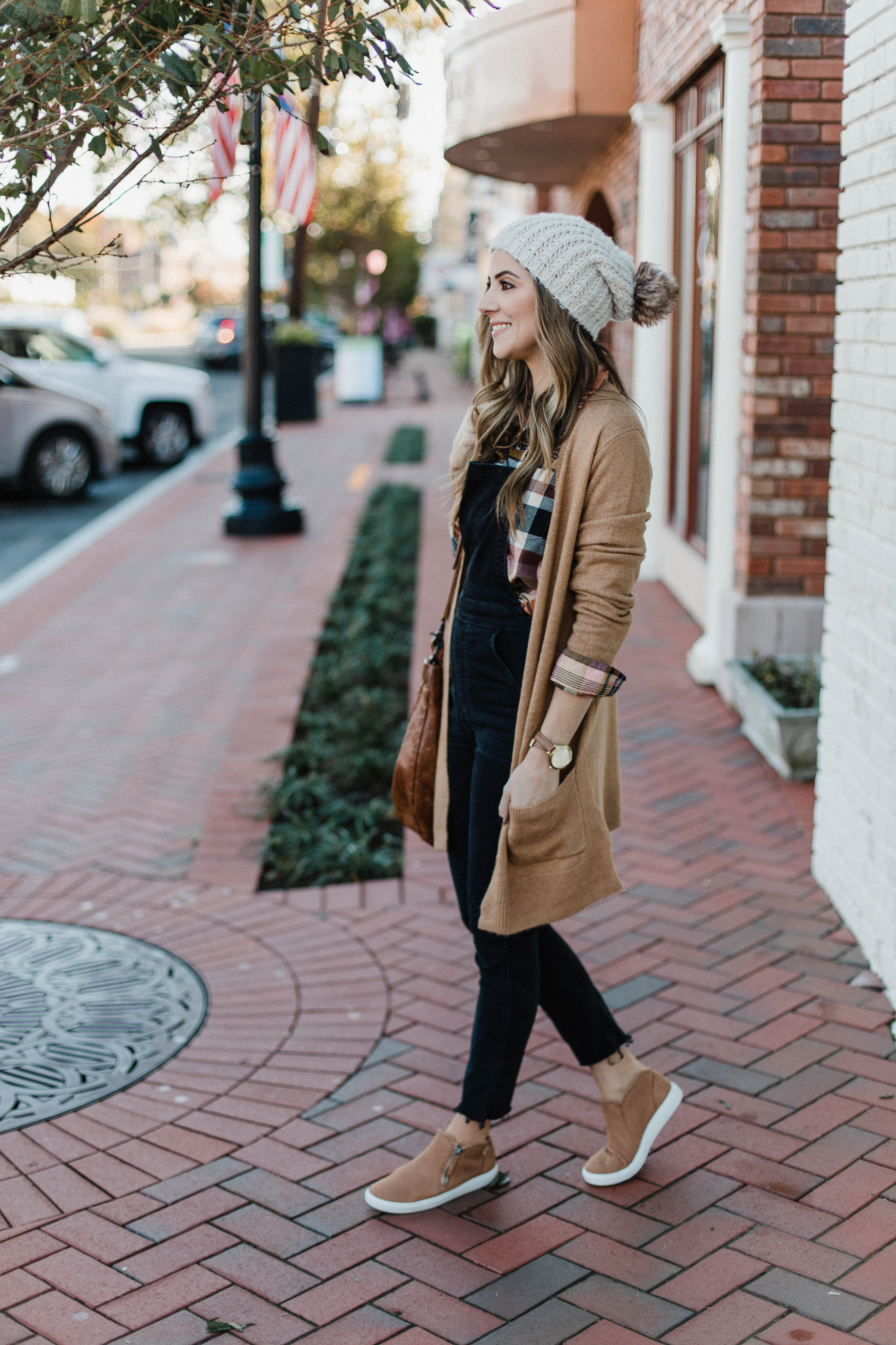Connecticut life and style blogger Lauren McBride shares the best casual sneakers for comfort - an investment shoe for your wardrobe if you're looking for a high quality, long lasting par of sneakers. 
