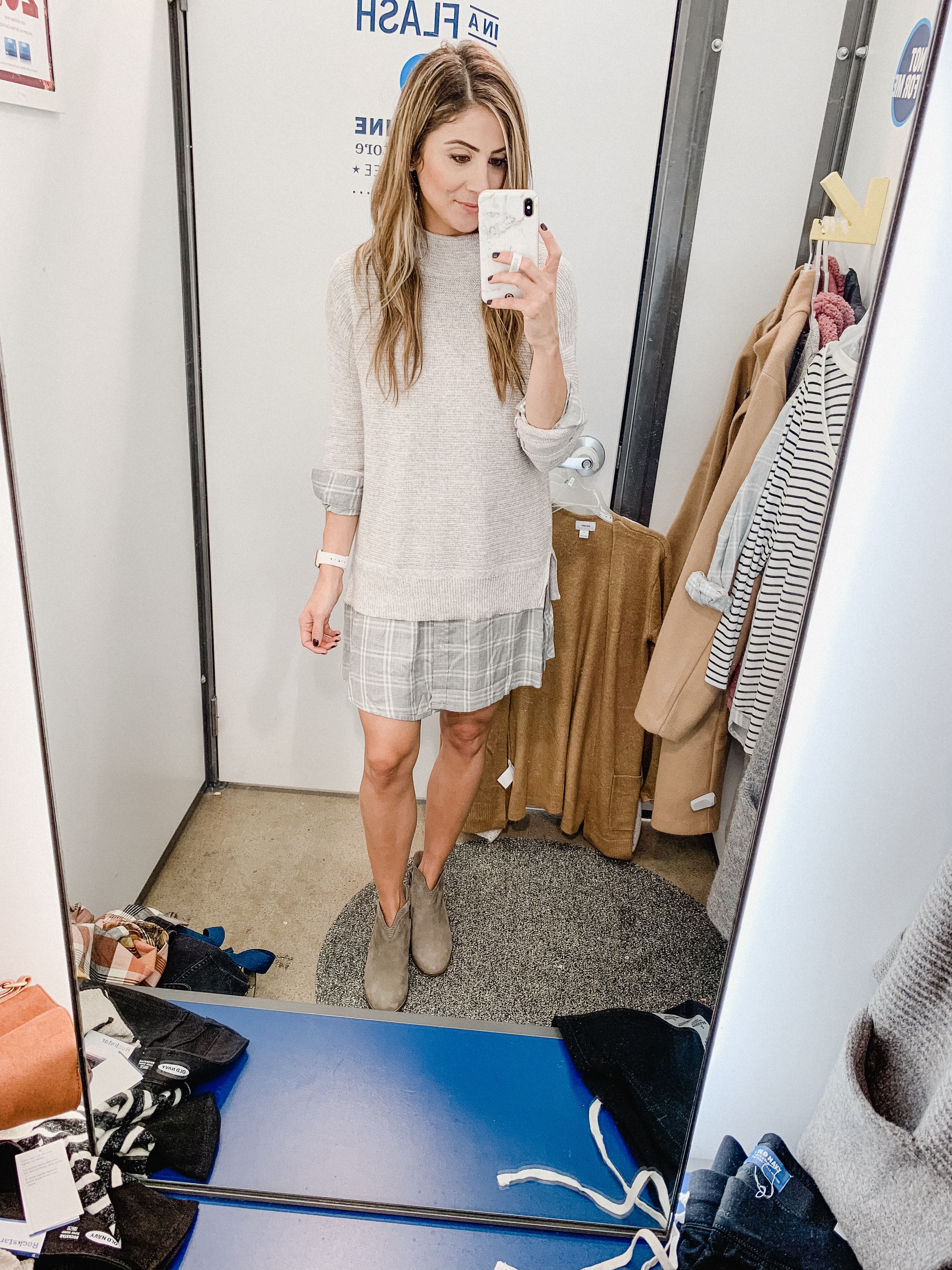 Connecticut life and style blogger Lauren McBride shares a fall Old Navy try-on session featuring a capsule wardrobe for October.