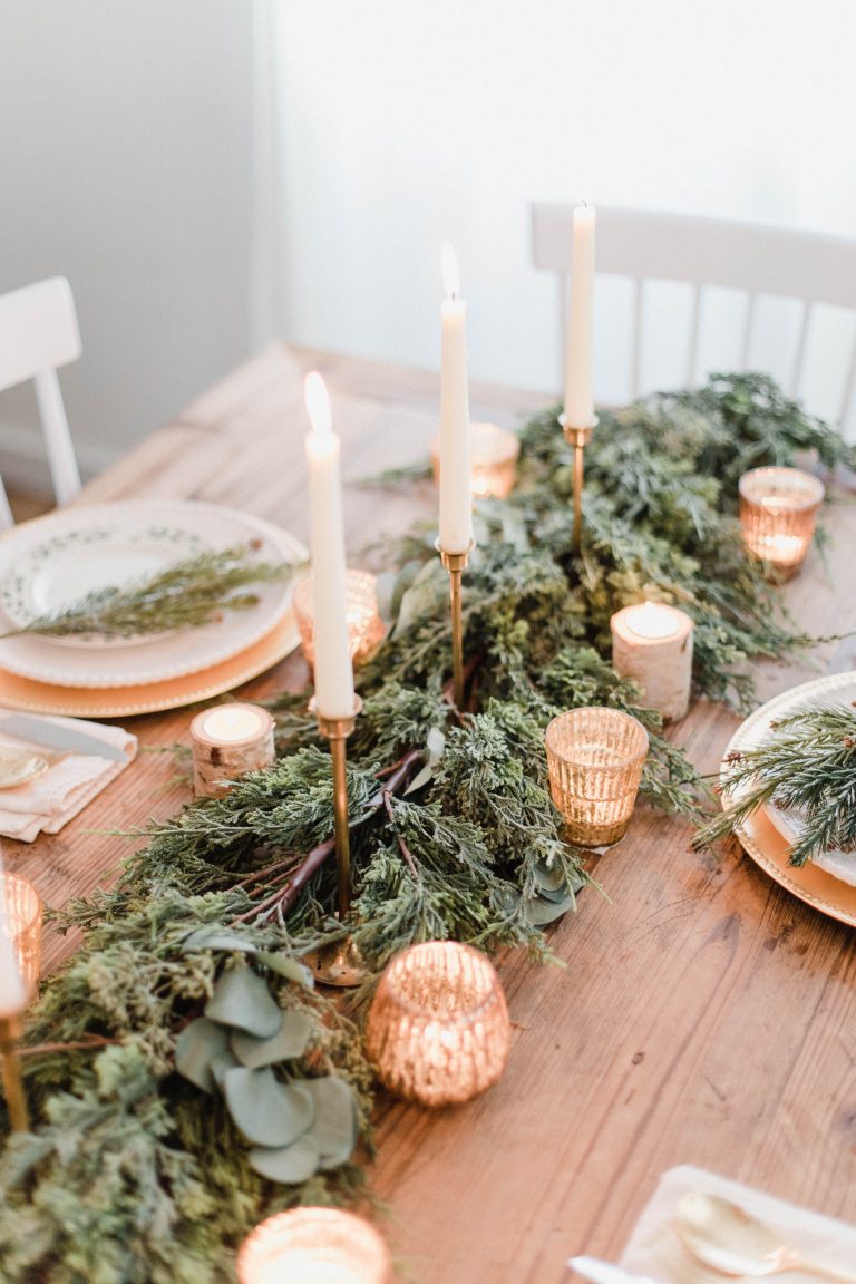 White and Gold Christmas Tablescape