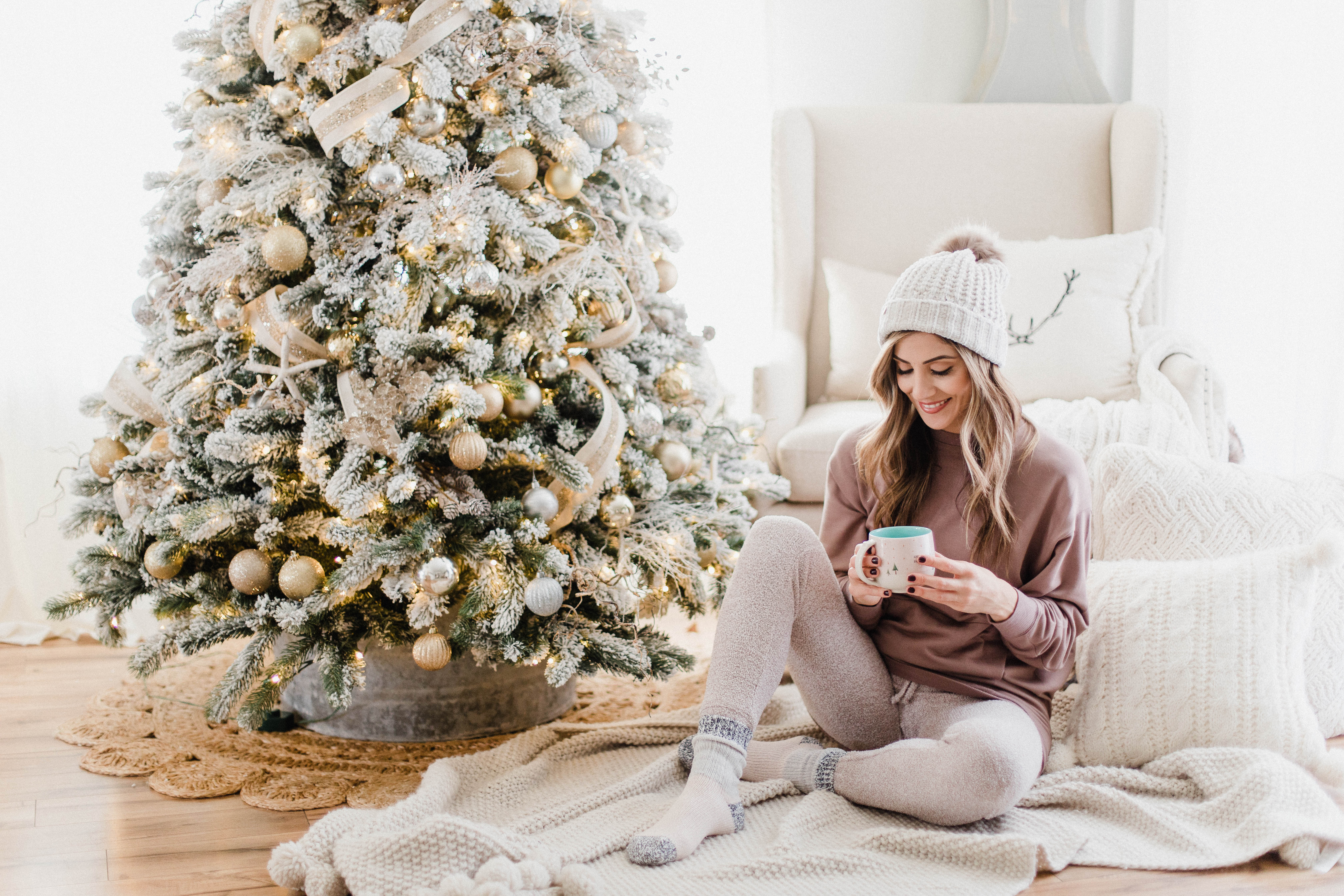 Connecticut life and style blogger Lauren McBride shares some cozy holiday loungewear and where to find it during Express's Black Friday Sale.