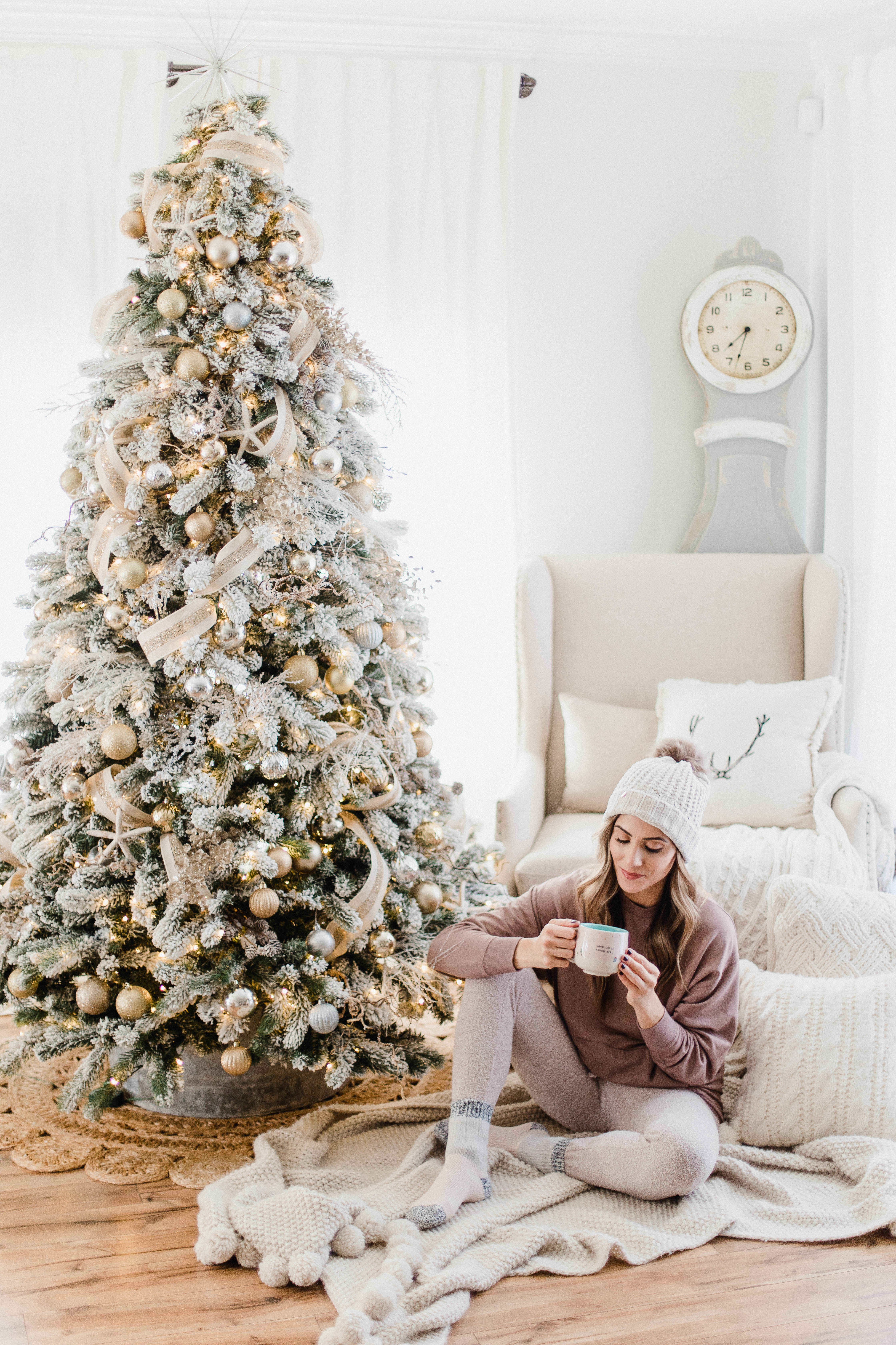 Connecticut life and style blogger Lauren McBride shares some cozy holiday loungewear and where to find it during Express's Black Friday Sale.