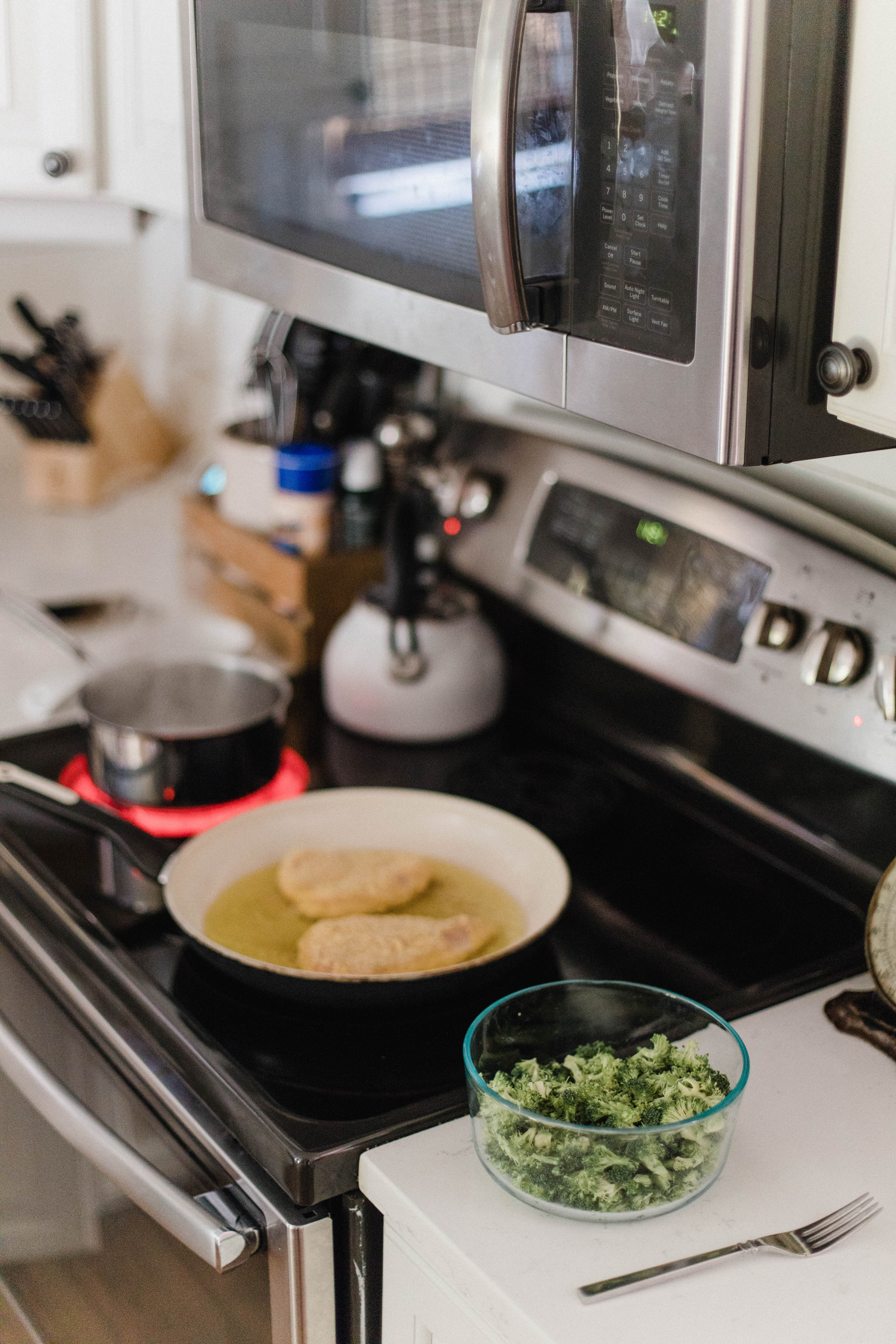 Life and style blogger Lauren McBride shares her Home Chef Meal Makeover Challenge Results, including a review on the meals and what she's learned from the process. 