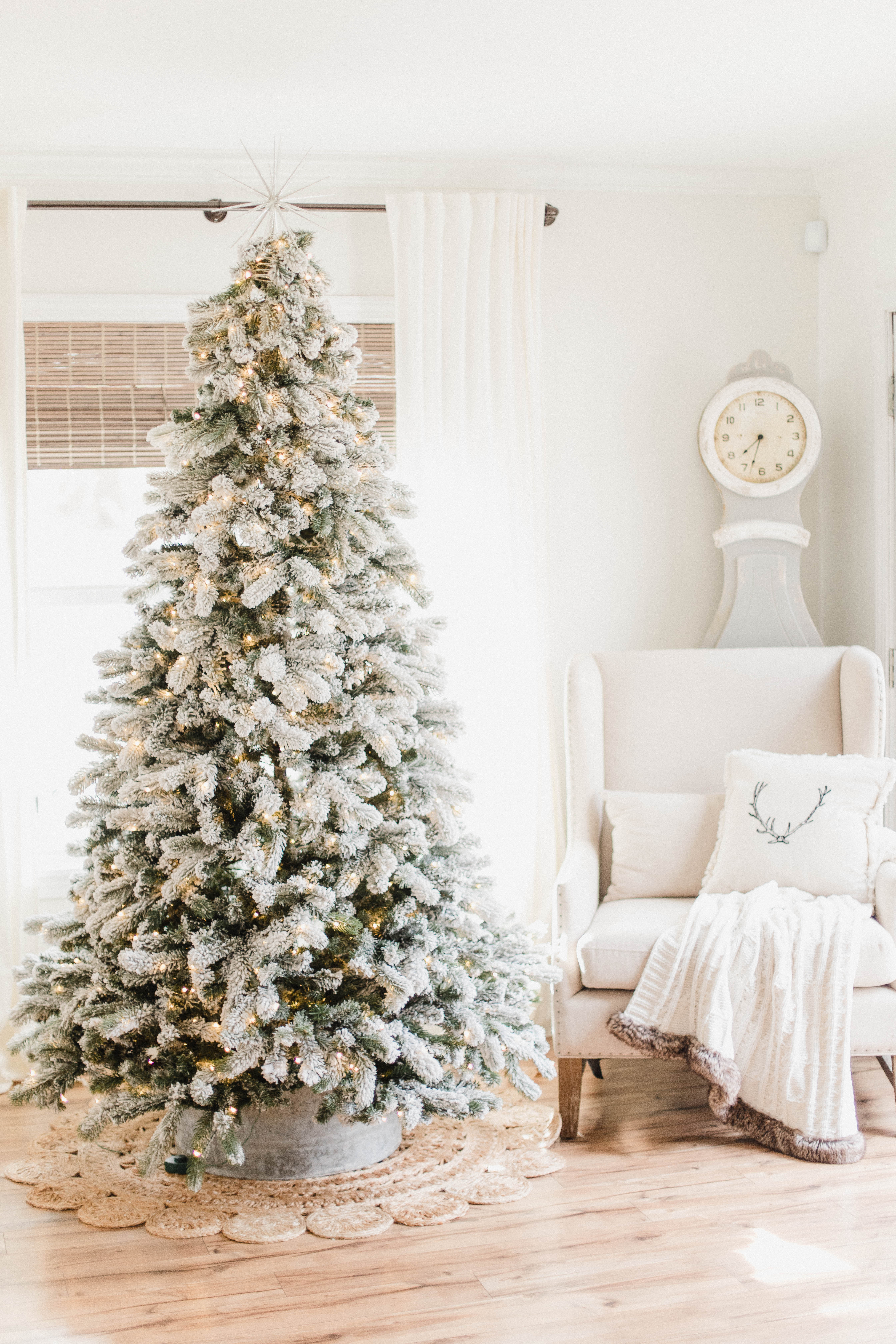 Connecticut life and style blogger Lauren McBride shares details and FAQs about her King of Christmas King Flock tree, including tree stand details.