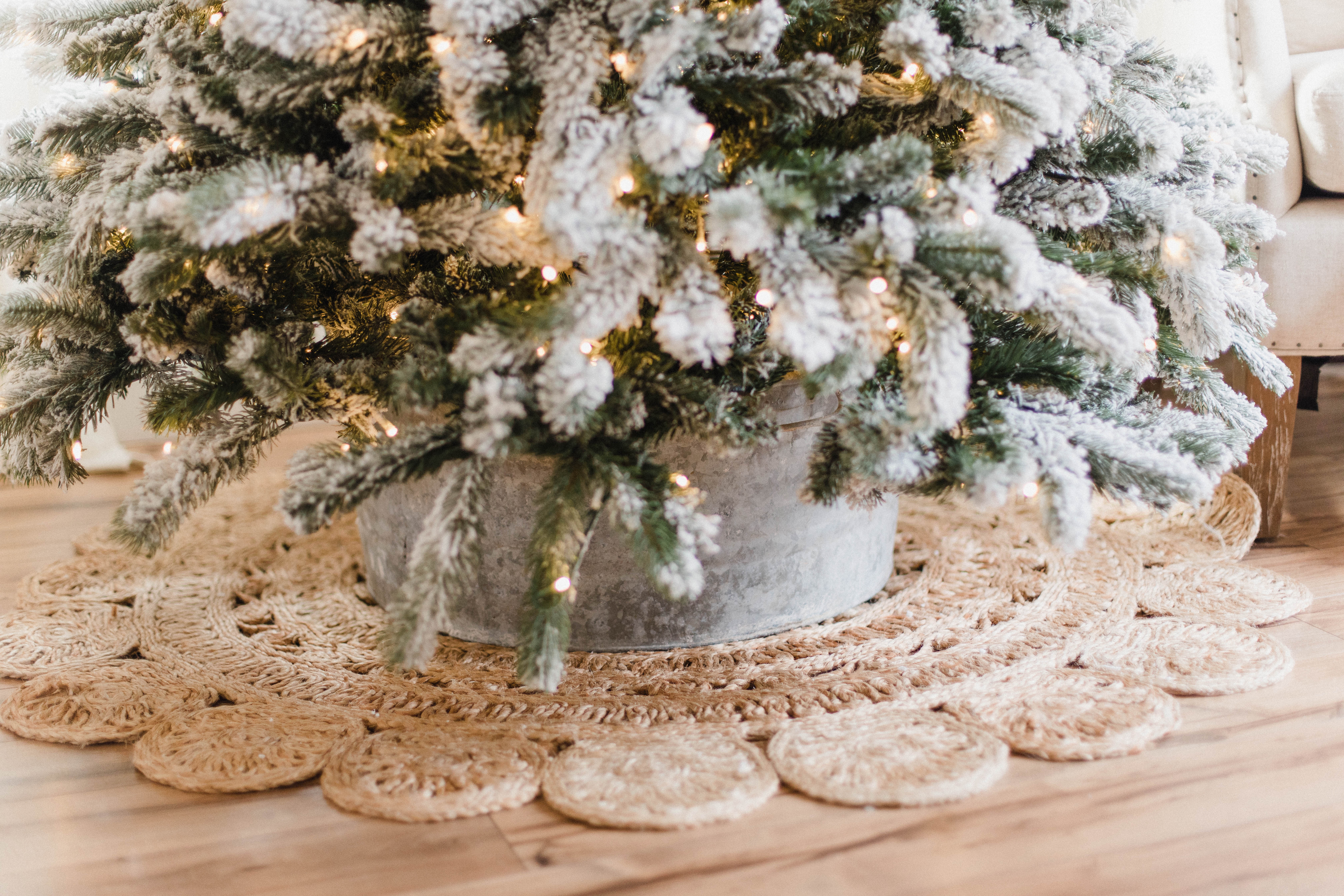 Connecticut life and style blogger Lauren McBride shares details and FAQs about her King of Christmas King Flock tree, including tree stand details.