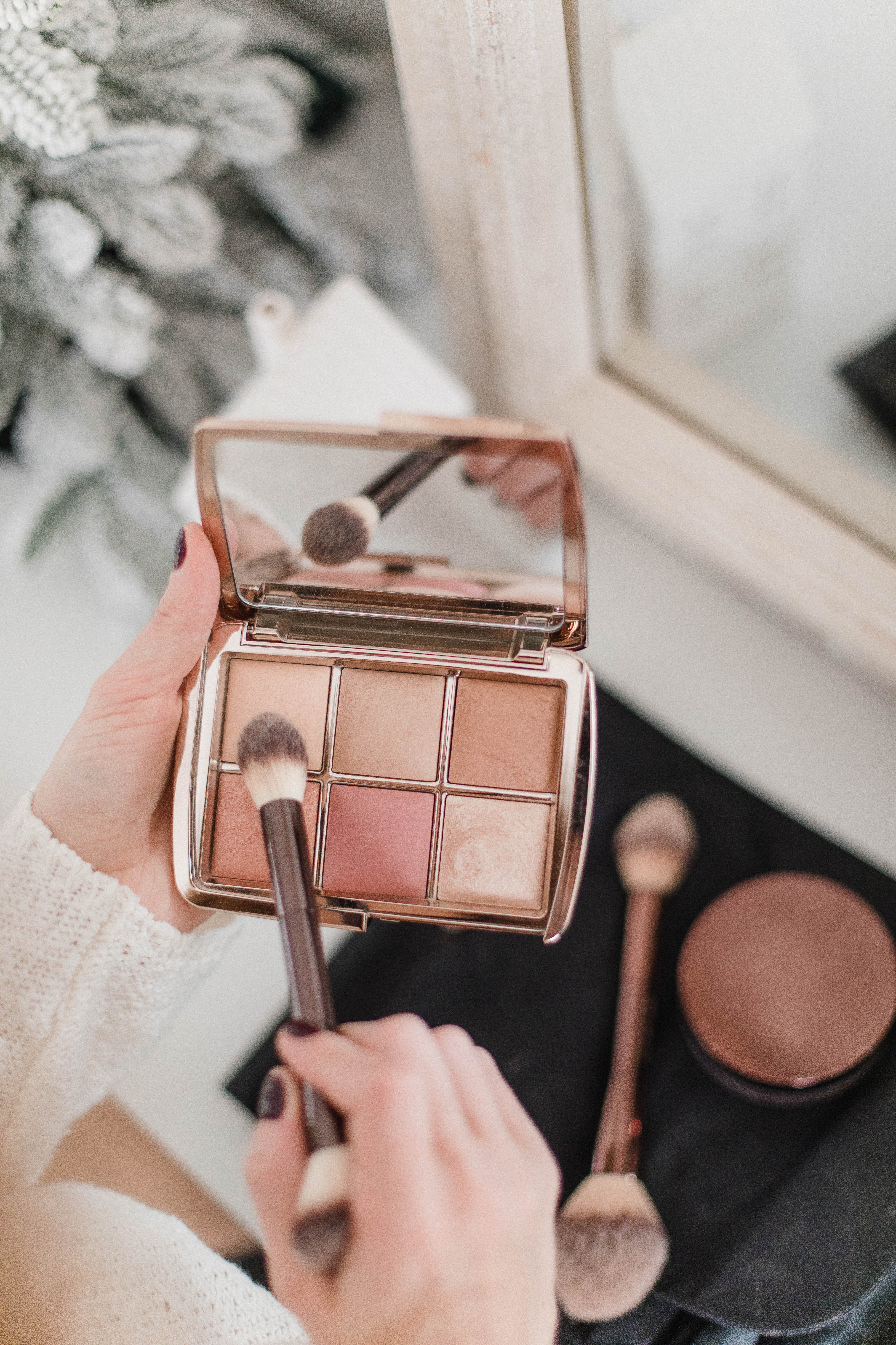 Connecticut life and style blogger Lauren McBride shares two ways she uses setting powder to set her makeup, and a favorite product by Hourglass Cosmetics.