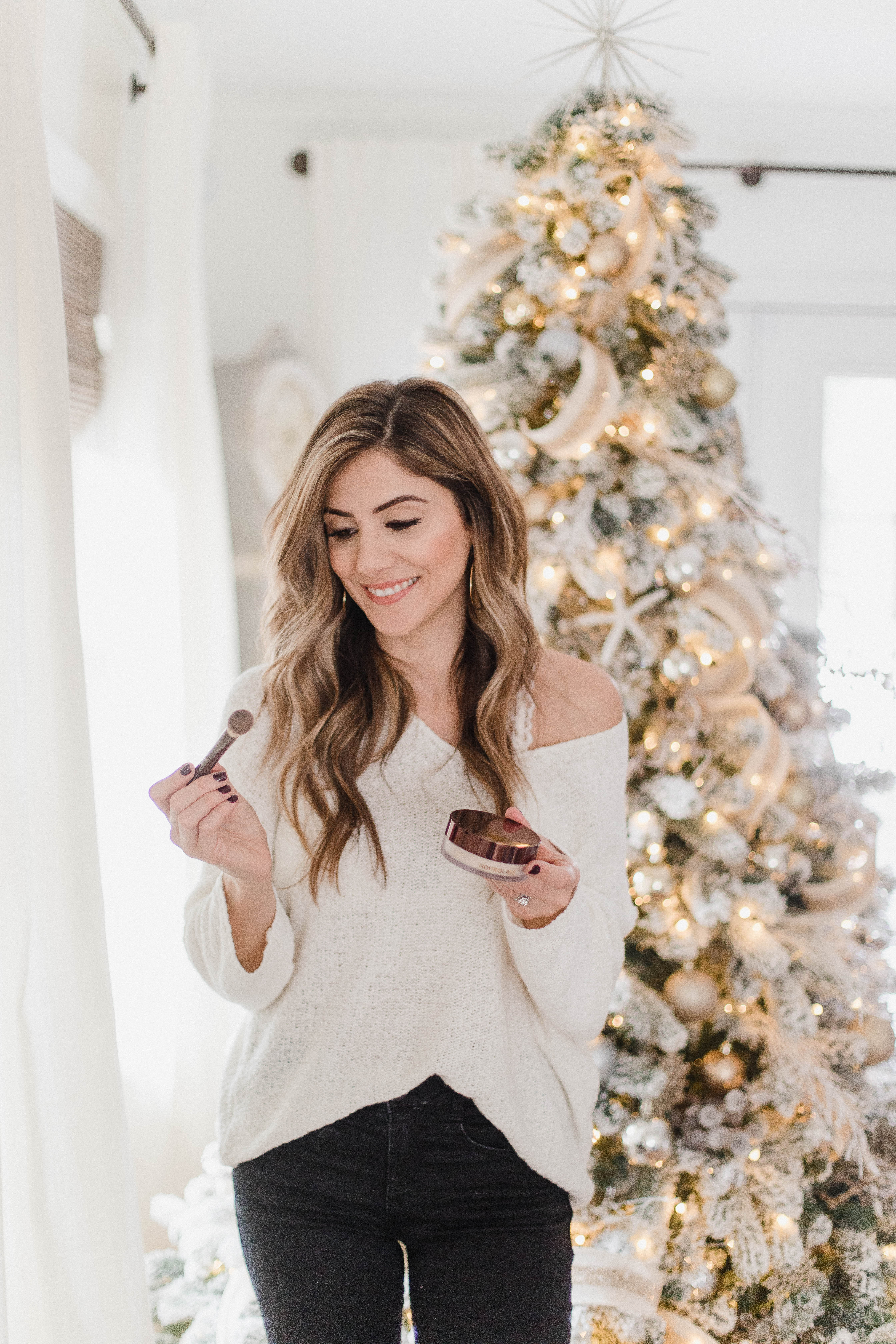 Connecticut life and style blogger Lauren McBride shares two ways she uses setting powder to set her makeup, and a favorite product by Hourglass Cosmetics.