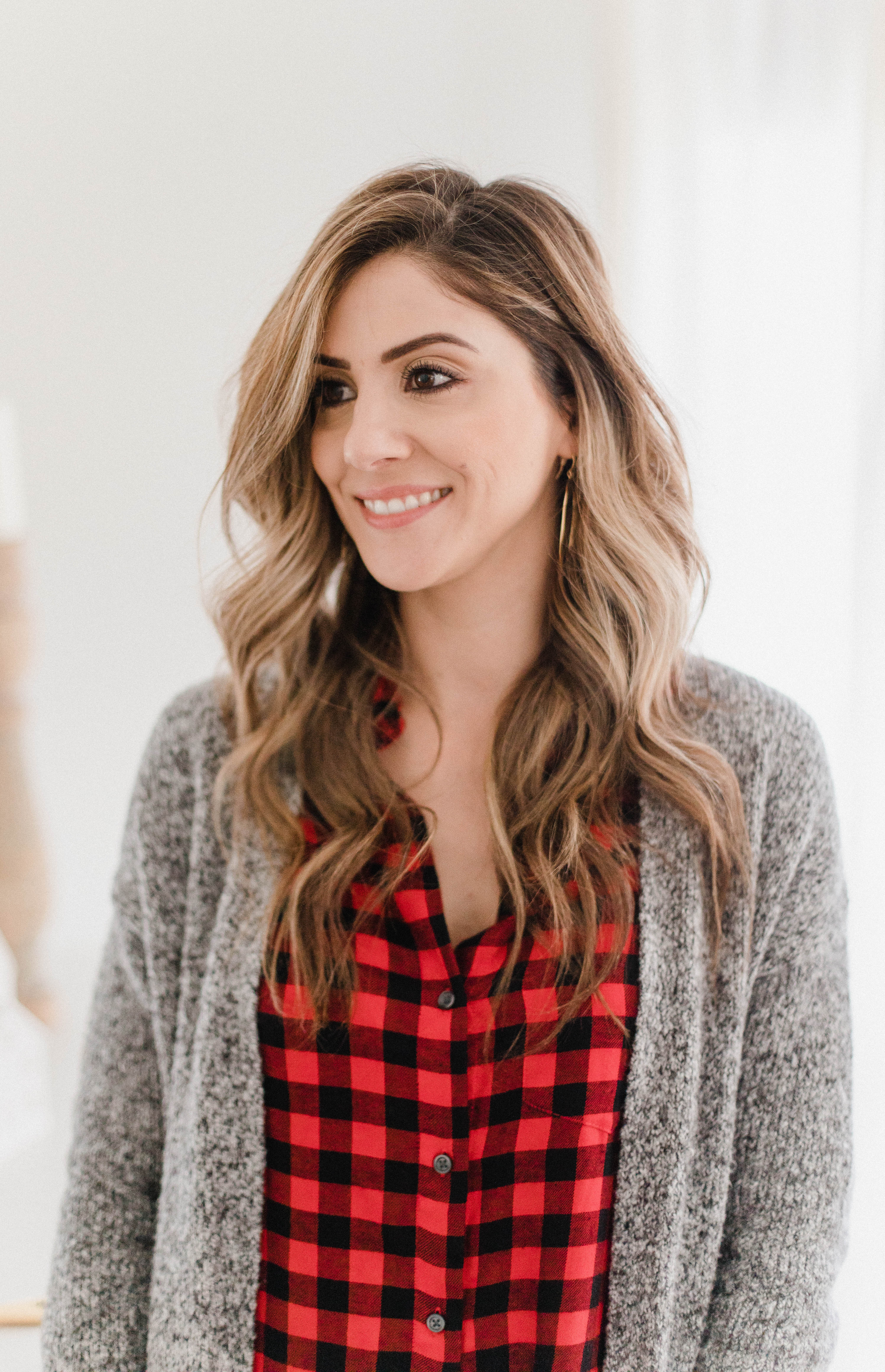 Connecticut life and style blogger Lauren McBride shares her Beachwaver Review and her thoughts on this user-friendly curling wand.