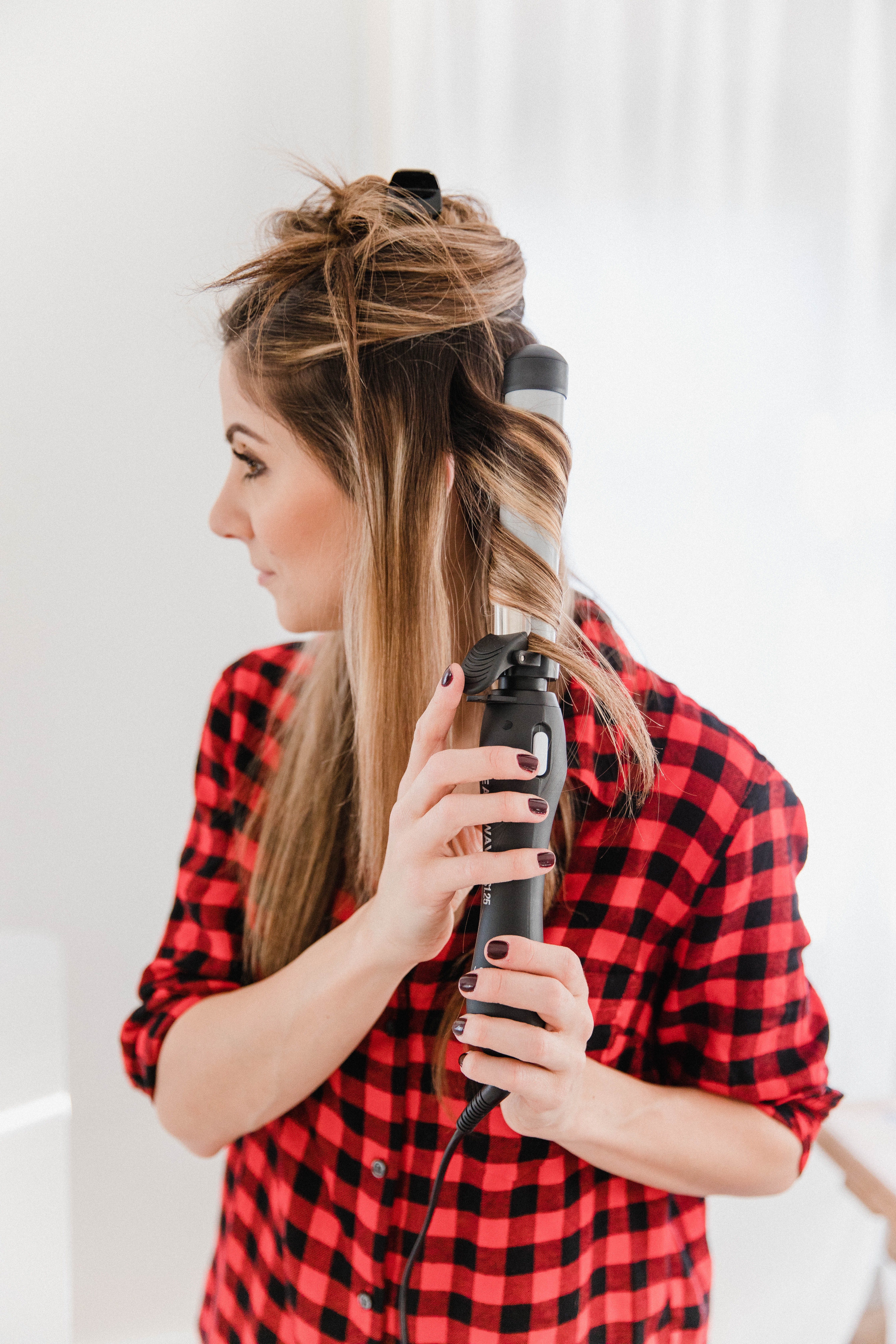 Connecticut life and style blogger Lauren McBride shares her Beachwaver Review and her thoughts on this user-friendly curling wand.
