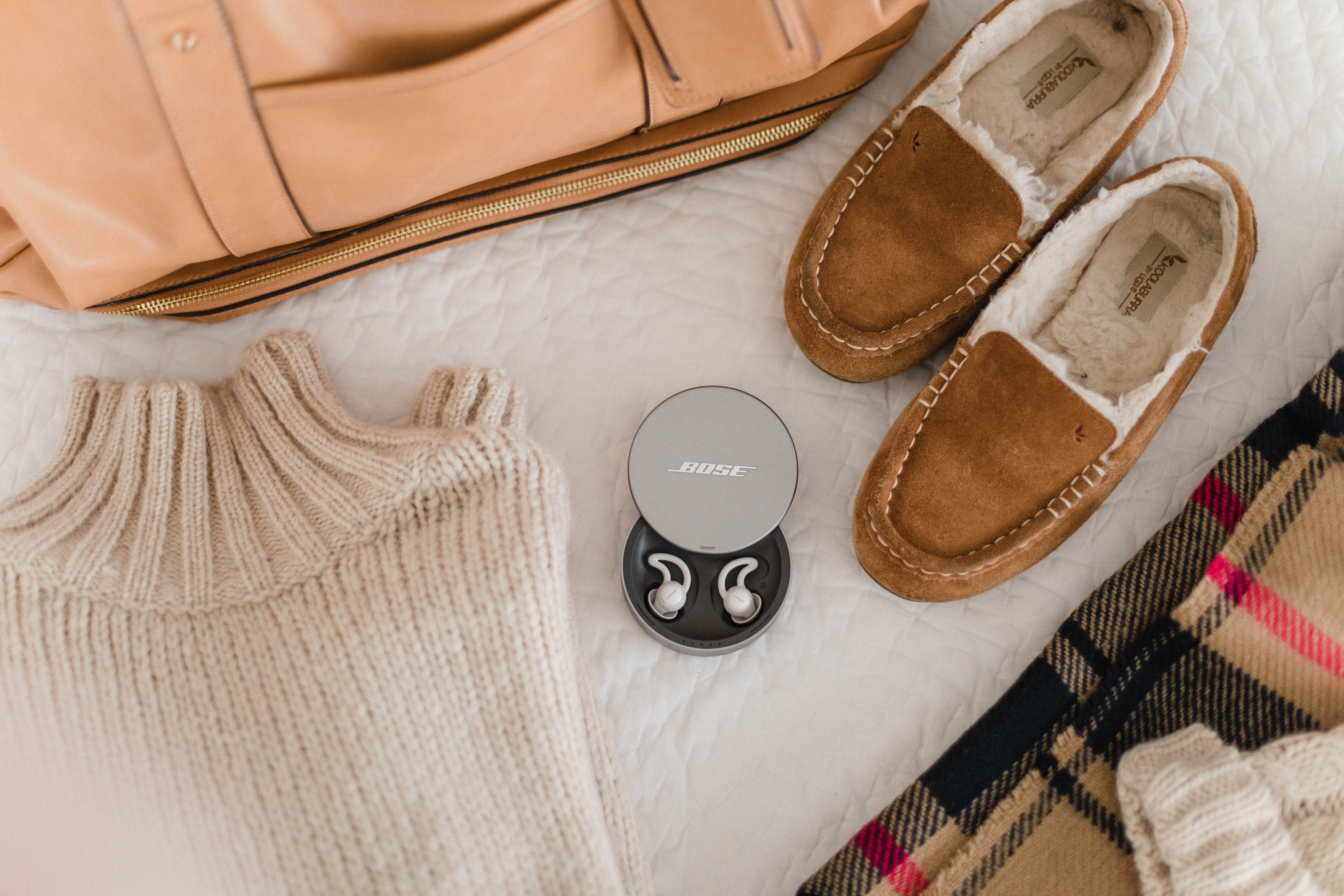 Connecticut life and style blogger Lauren McBride shares the perfect gift for the traveler, featuring Bose Noise-Masking Sleepbuds.