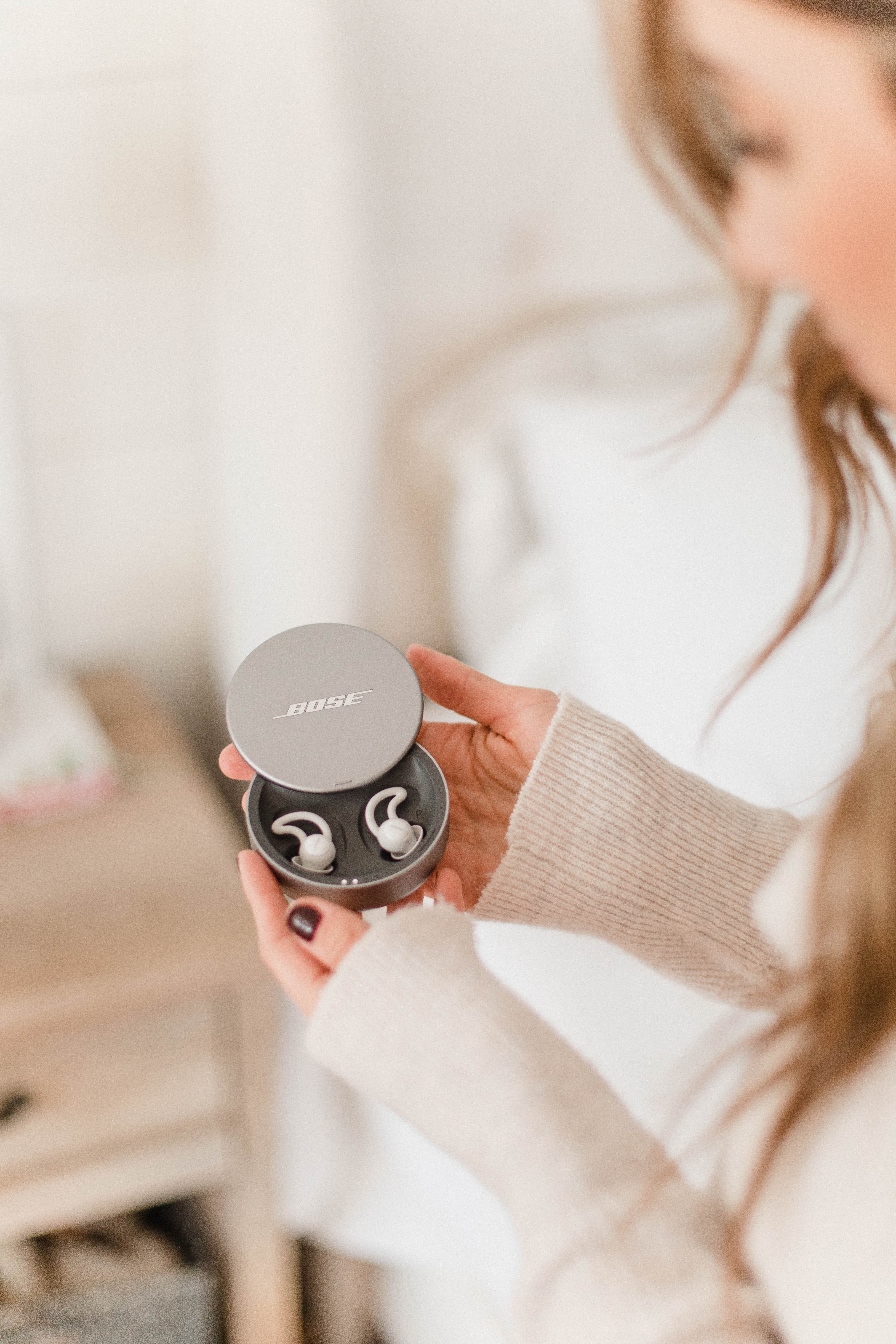 Connecticut life and style blogger Lauren McBride shares the perfect gift for the traveler, featuring Bose Noise-Masking Sleepbuds.