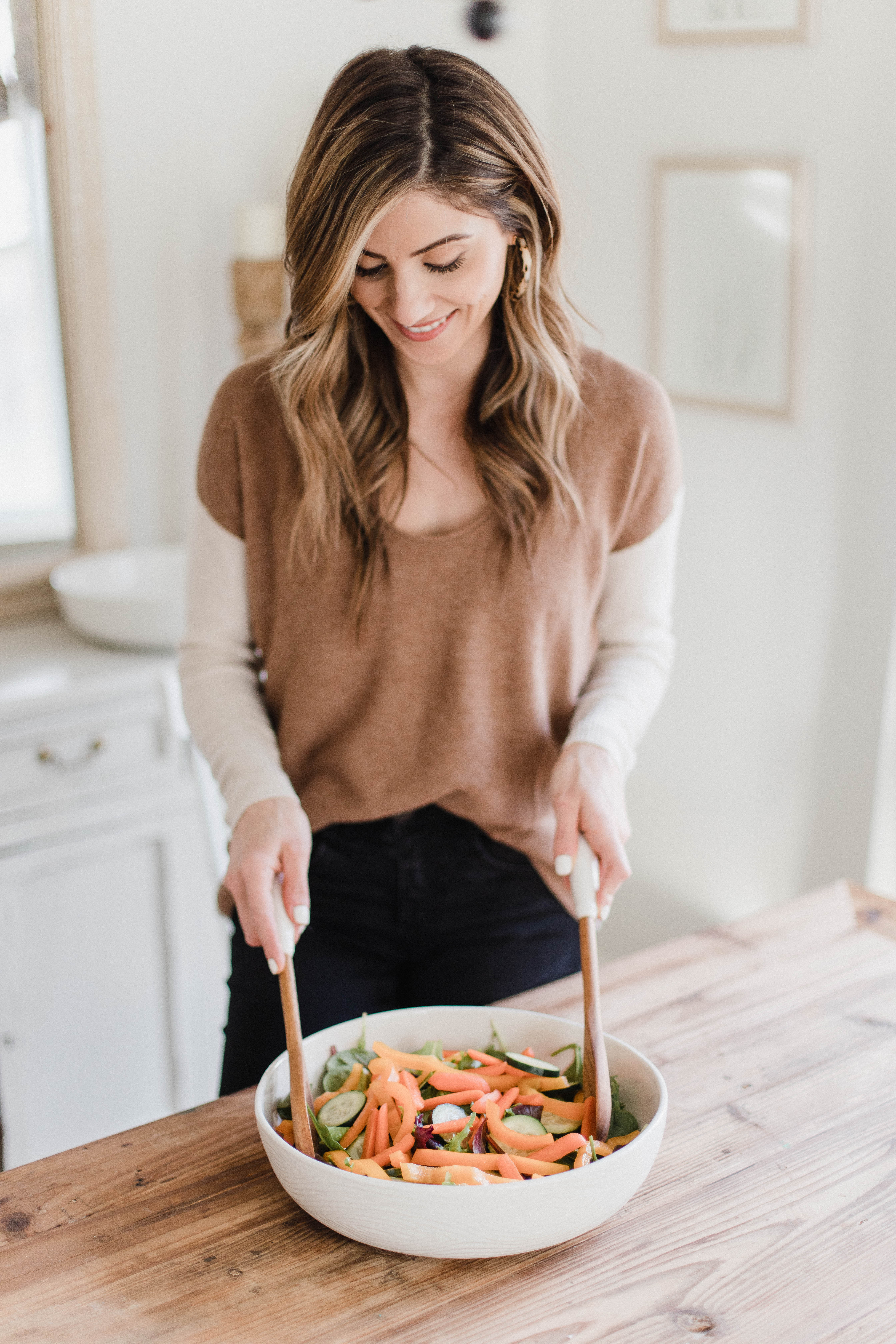 Connecticut life and style blogger Lauren McBride shares about the Woodland Collection by Tara at Home on QVC - a neutral bakeware set.