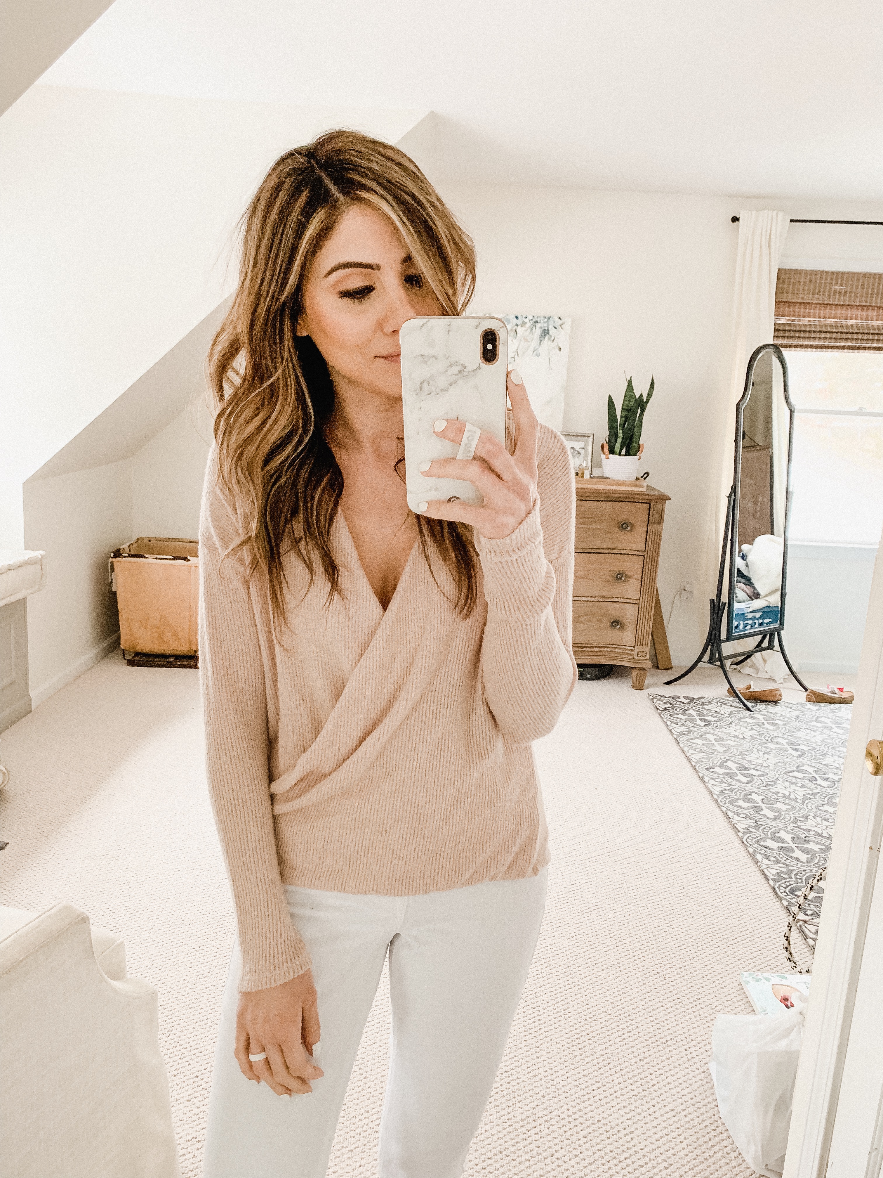 Connecticut life and style blogger Lauren McBride shares Nursing Friendly Tops for spring including a variety of button down and tunic options.