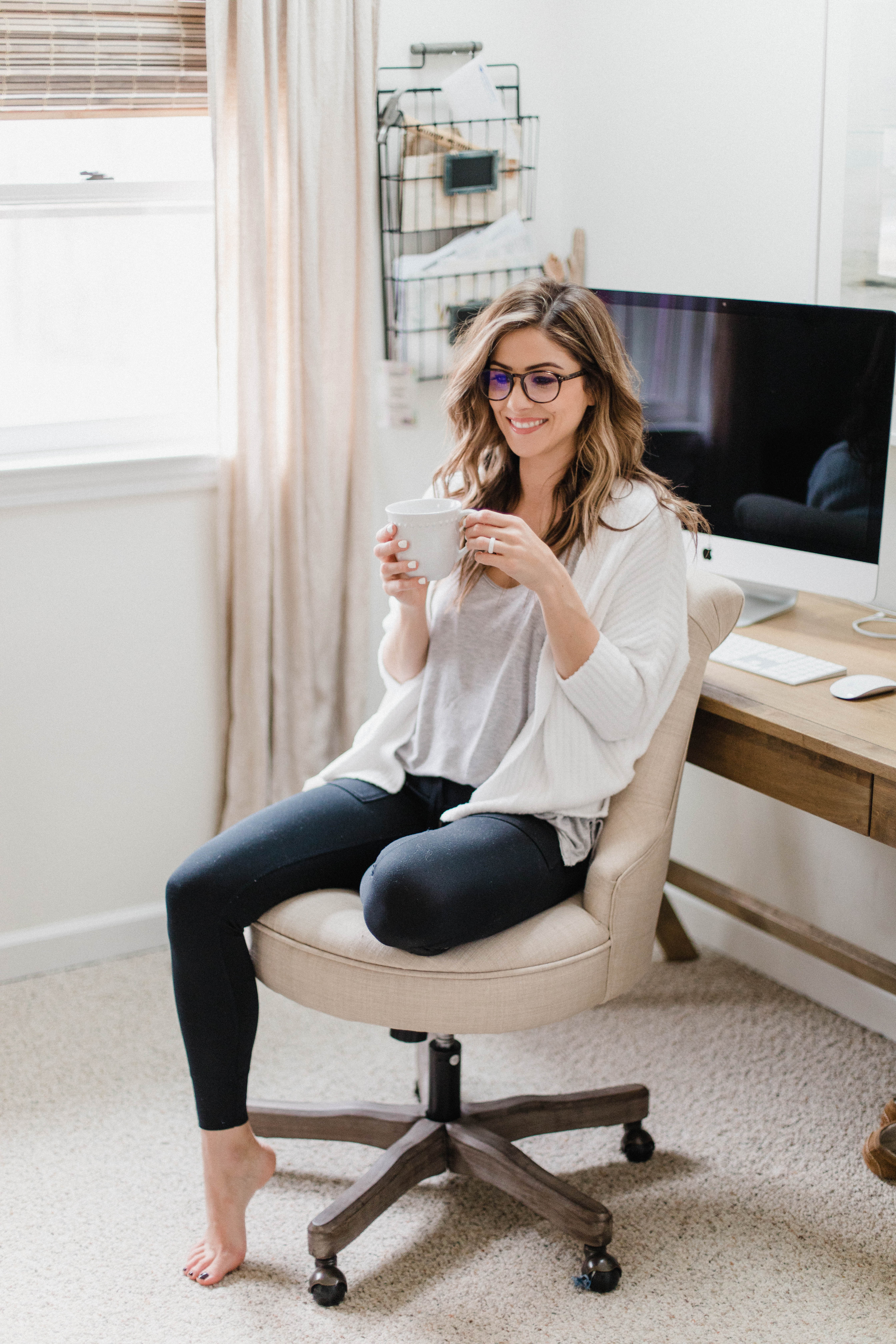 Connecticut life and style blogger Lauren McBride shares her Tips for Being More Productive including 6 simple things that will kick start your day. 