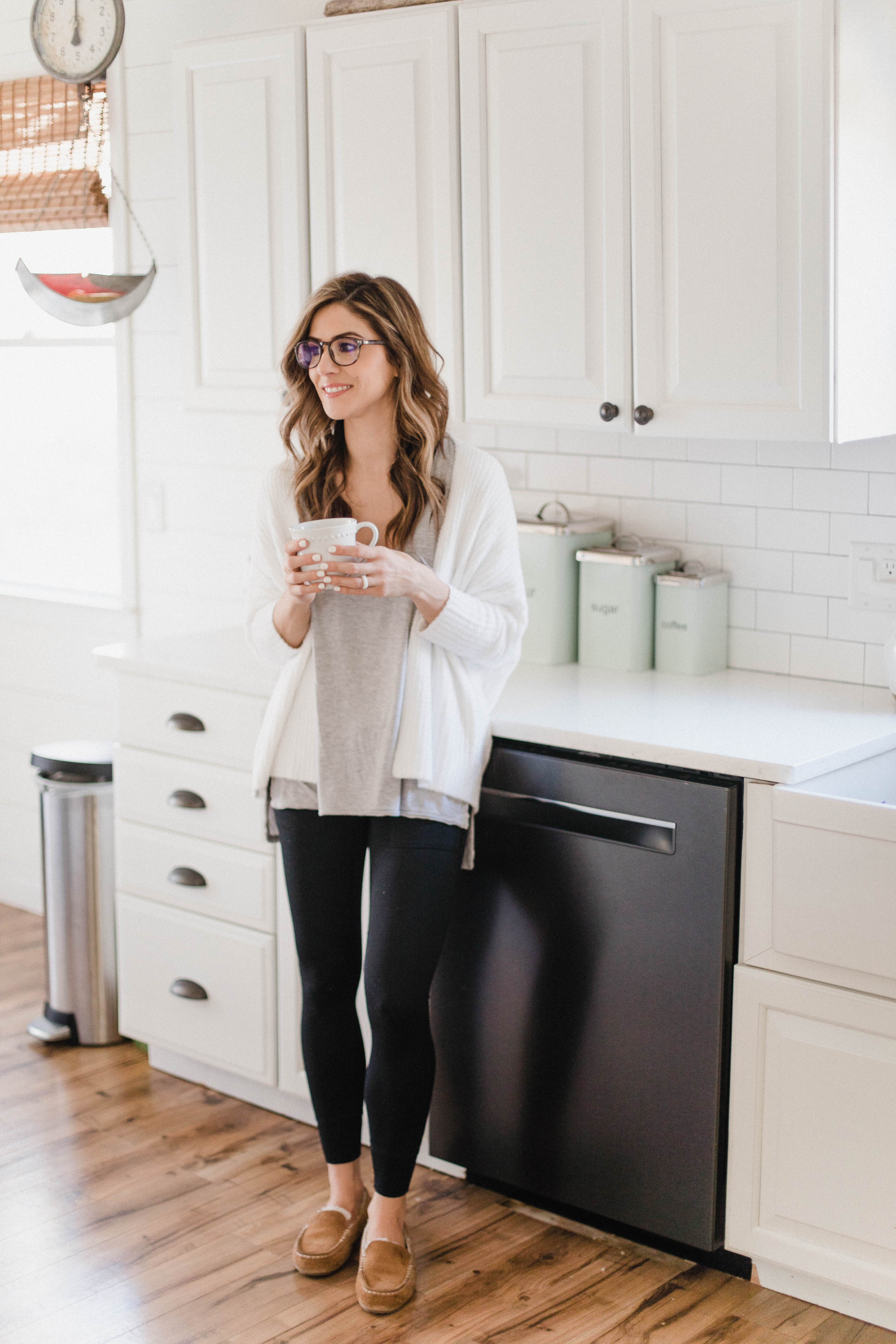 Connecticut life and style blogger Lauren McBride shares her Tips for Being More Productive including 6 simple things that will kick start your day. 