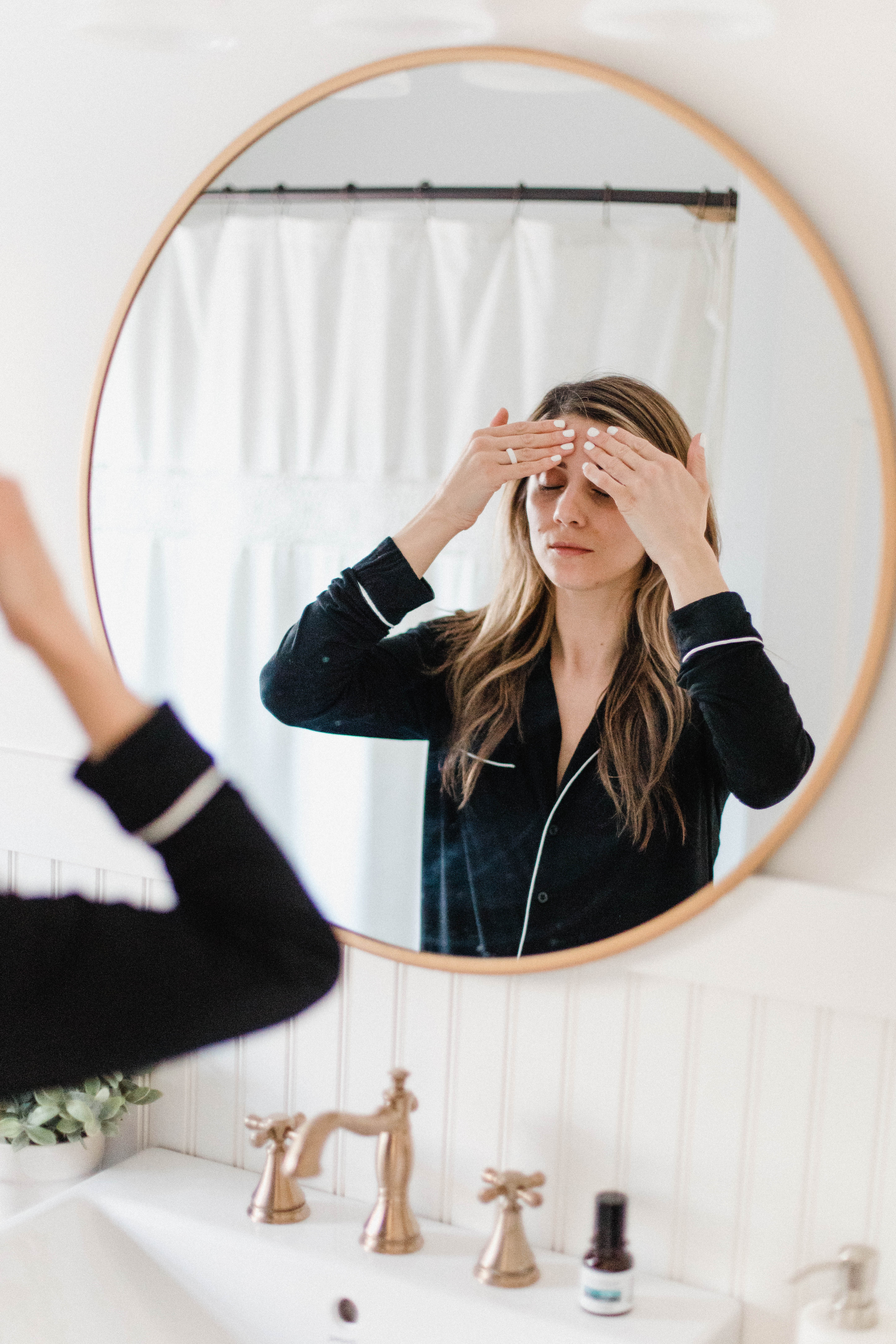 Connecticut life and style blogger Lauren McBride shares her best anti-aging tips, plus a wrinkle smoothing cream that has changed her skin!