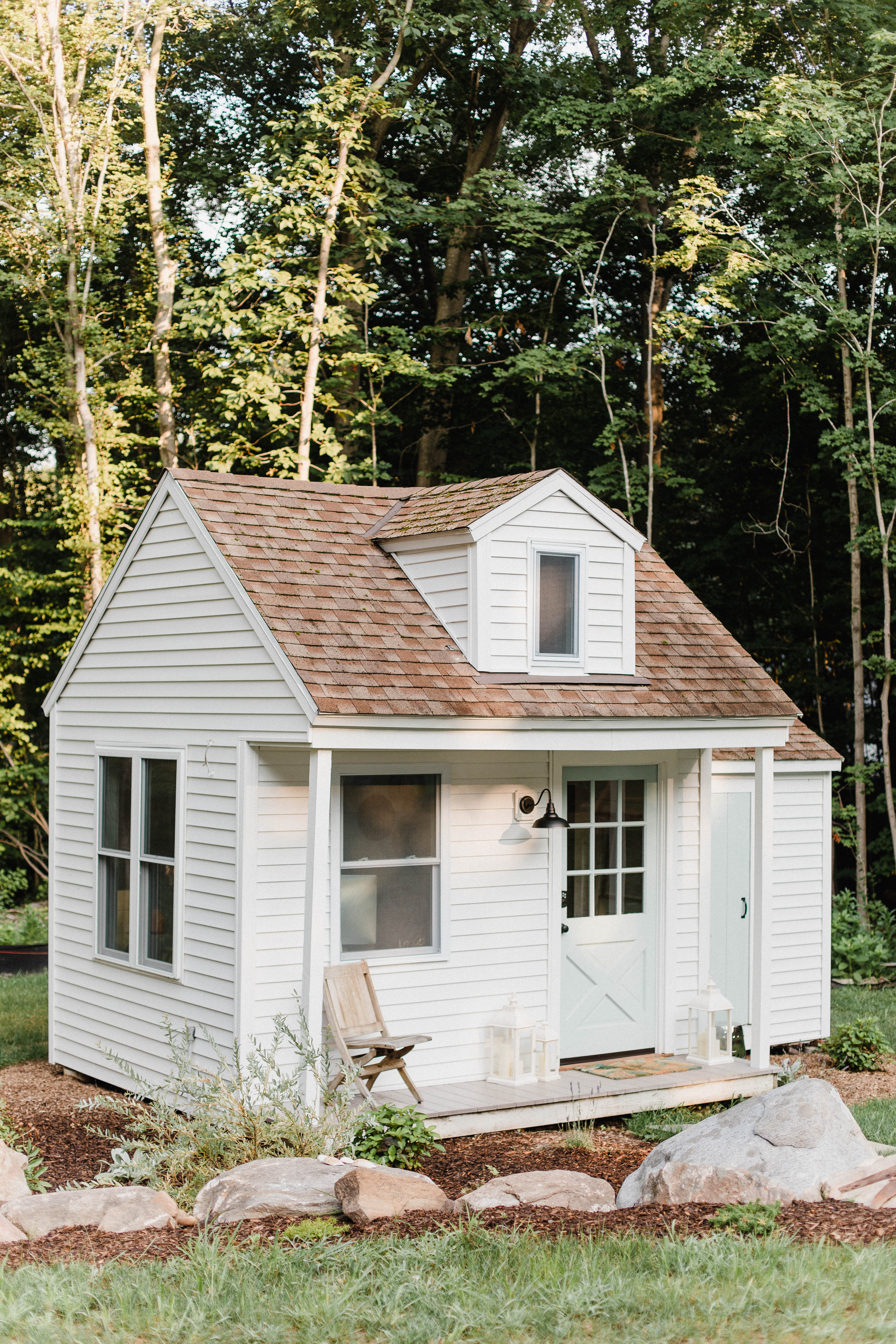 Connecticut life and style blogger Lauren McBride shares her She Shed Outdoor Decor including budget-friendly finds from eBay to add curb appeal. 