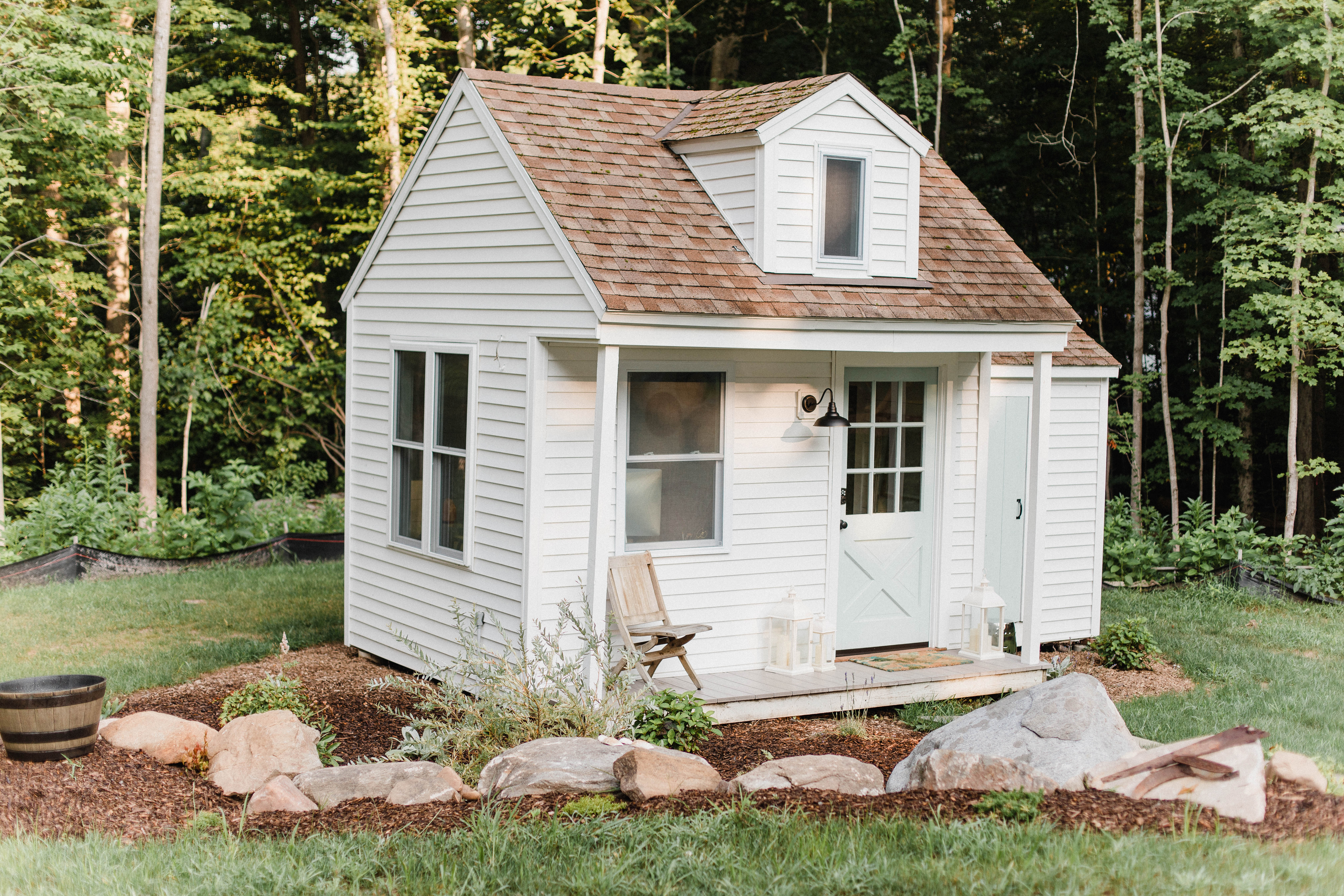 Connecticut life and style blogger Lauren McBride shares her She Shed Outdoor Decor including budget-friendly finds from eBay to add curb appeal. 