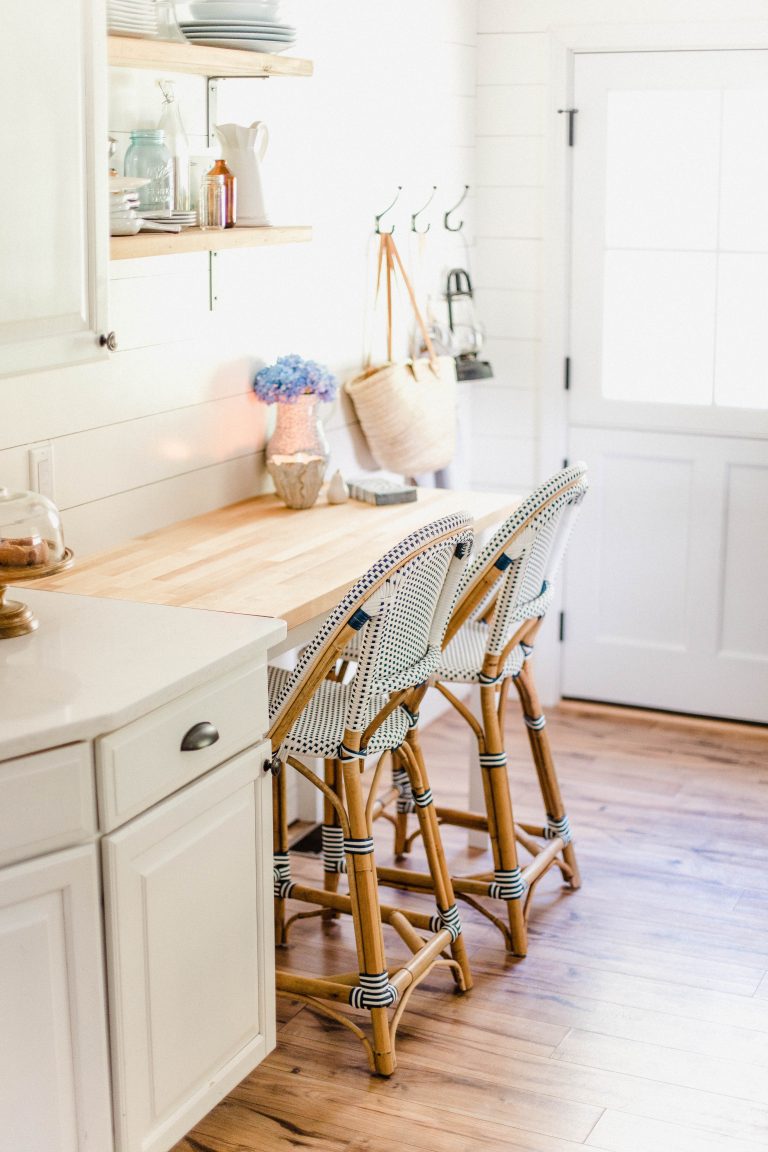 Custom Breakfast Nook & Small Kitchen Updates