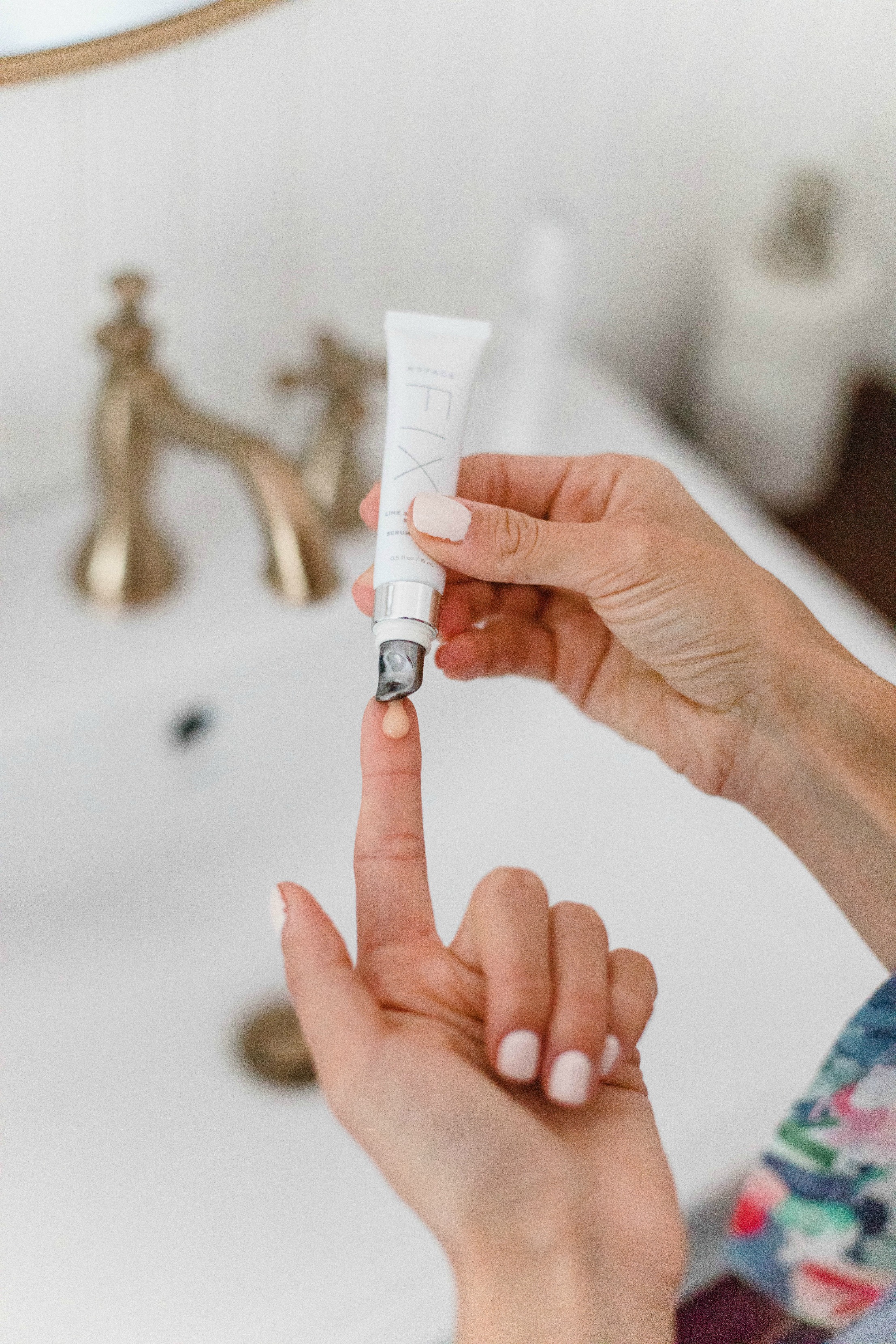 Connecticut life and style blogger Lauren McBride shares how to use the NuFACE FIX and benefits of microcurrent therapy.