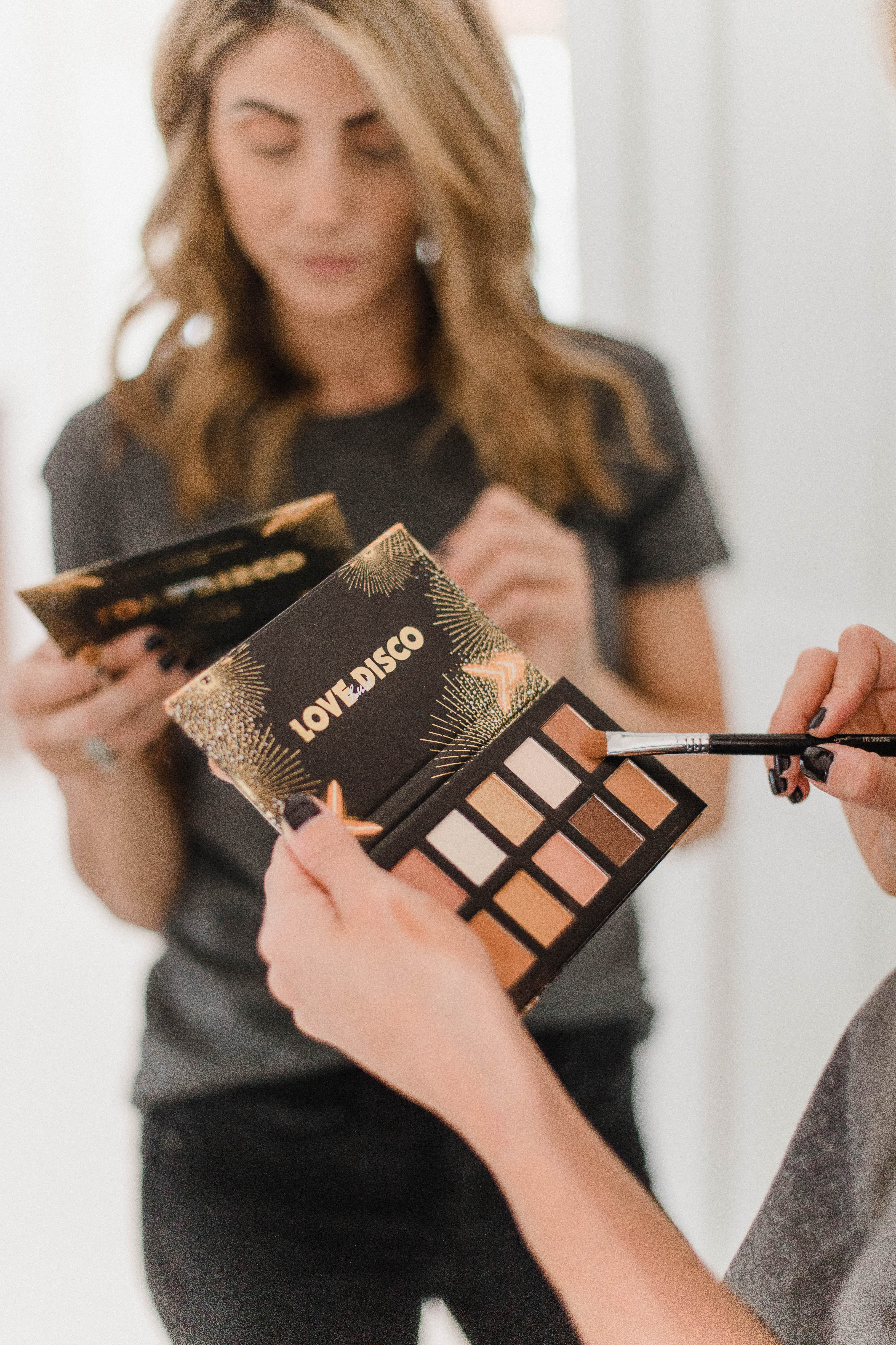 Connecticut life and style blogger Lauren McBride shares an affordable fall eyeshadow palette, featuring 10 shadows for only $20.