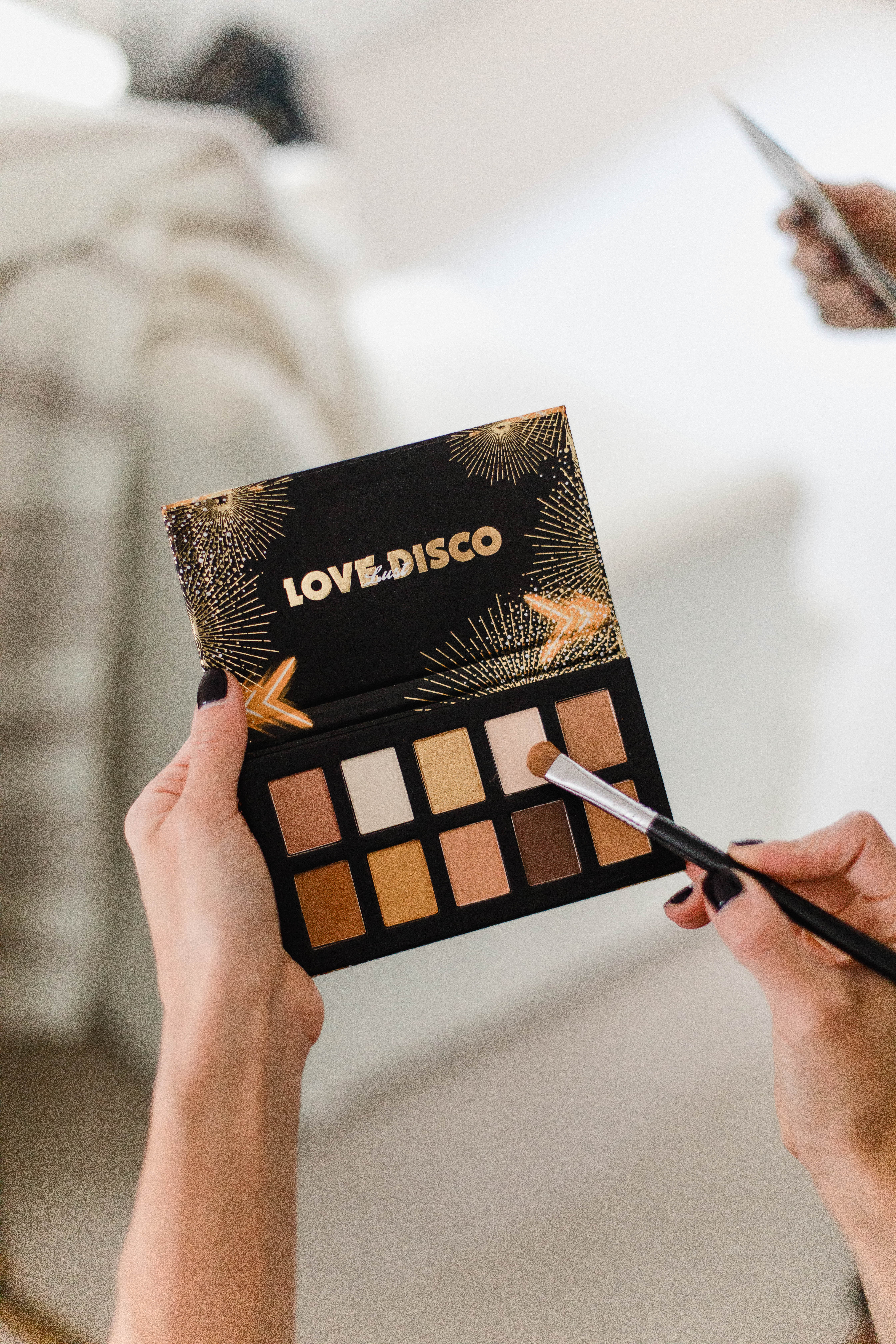 Connecticut life and style blogger Lauren McBride shares an affordable fall eyeshadow palette, featuring 10 shadows for only $20.
