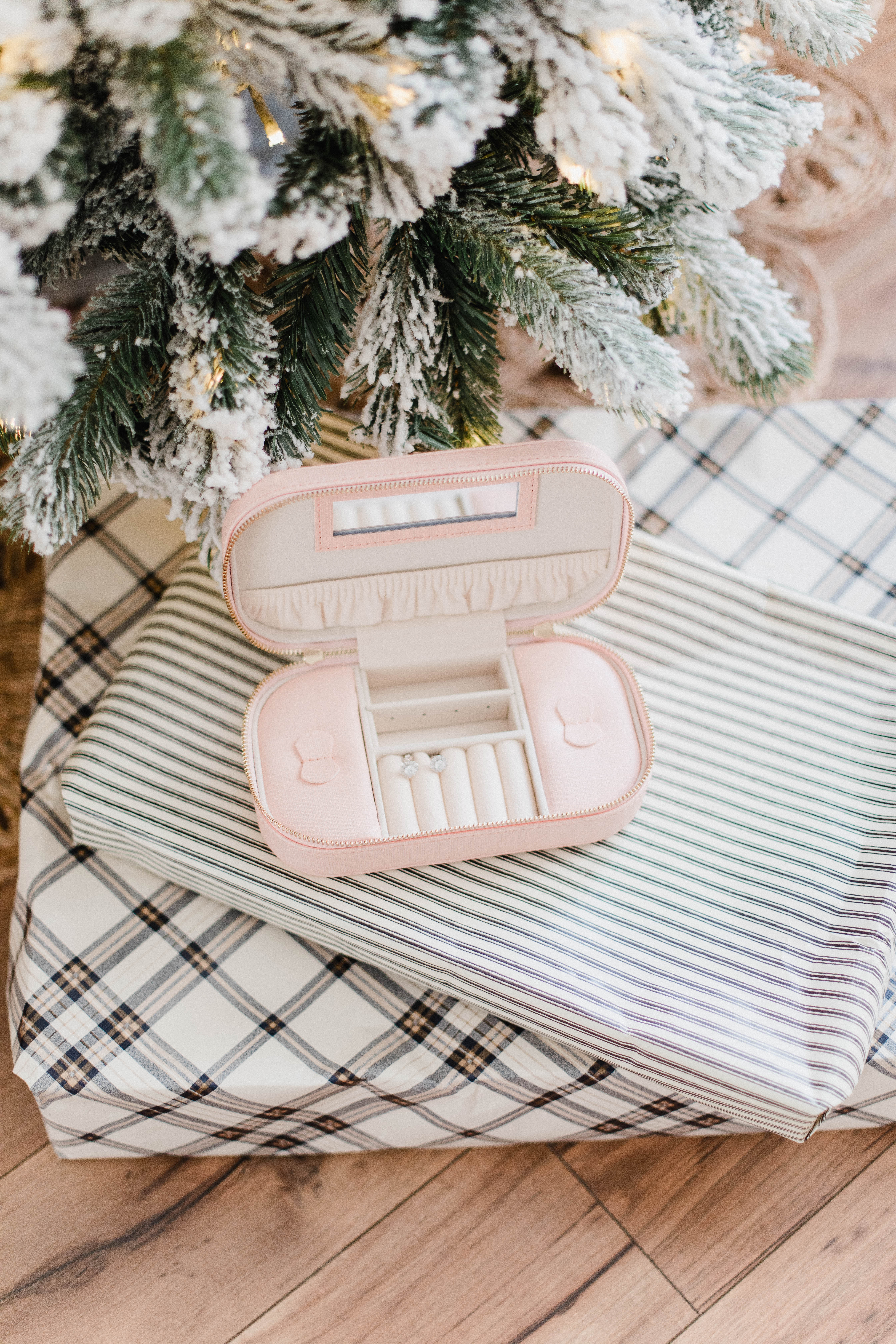 Looking for the perfect gift for everyone on your list? Connecticut Lifestyle Blogger Lauren McBride is sharing her top favorite for everyone on your list from QVC. Click to see them HERE!