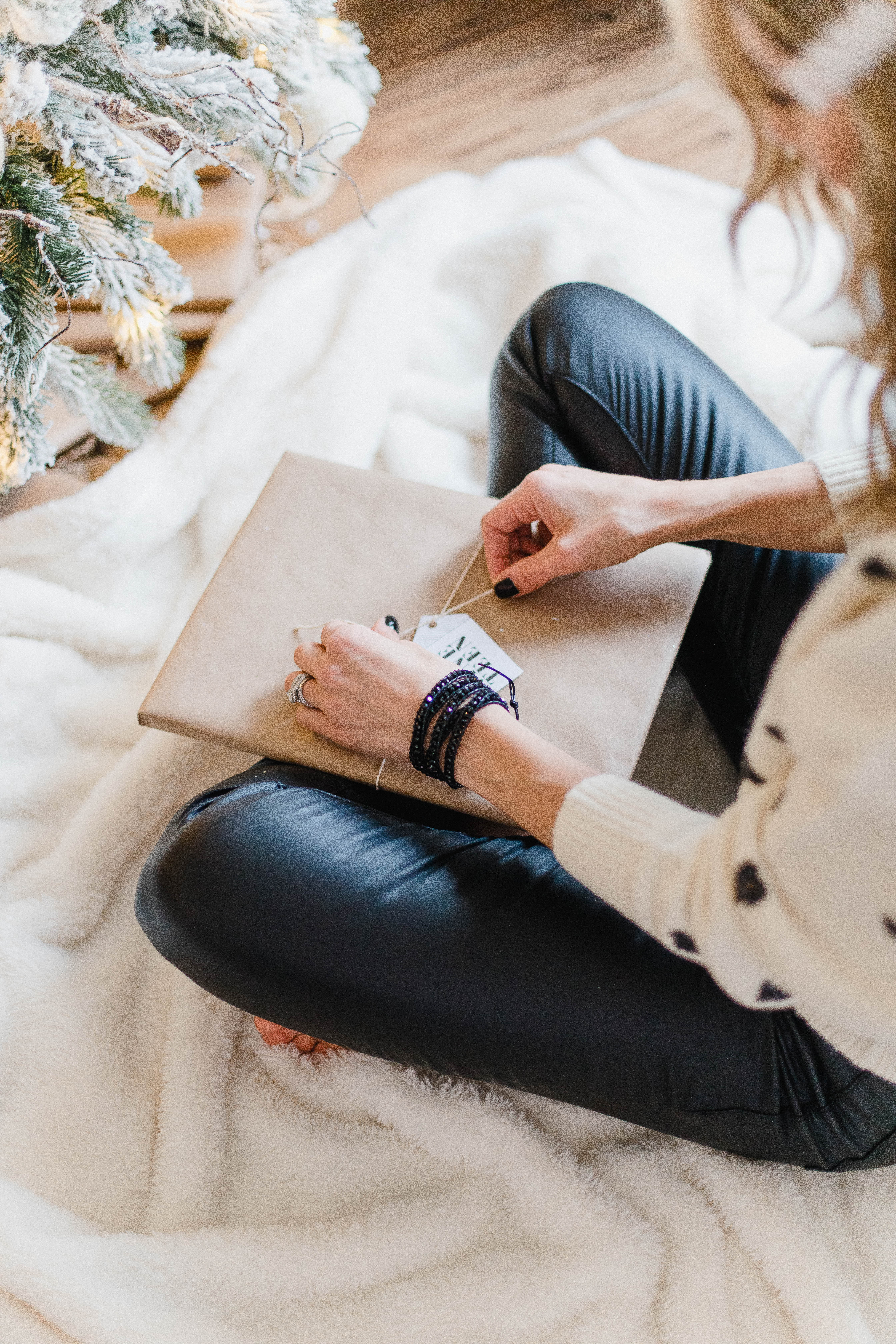 Connecticut life and style blogger Lauren McBride shares great stocking stuffers from Victoria Emerson, including their holiday collection and sale.