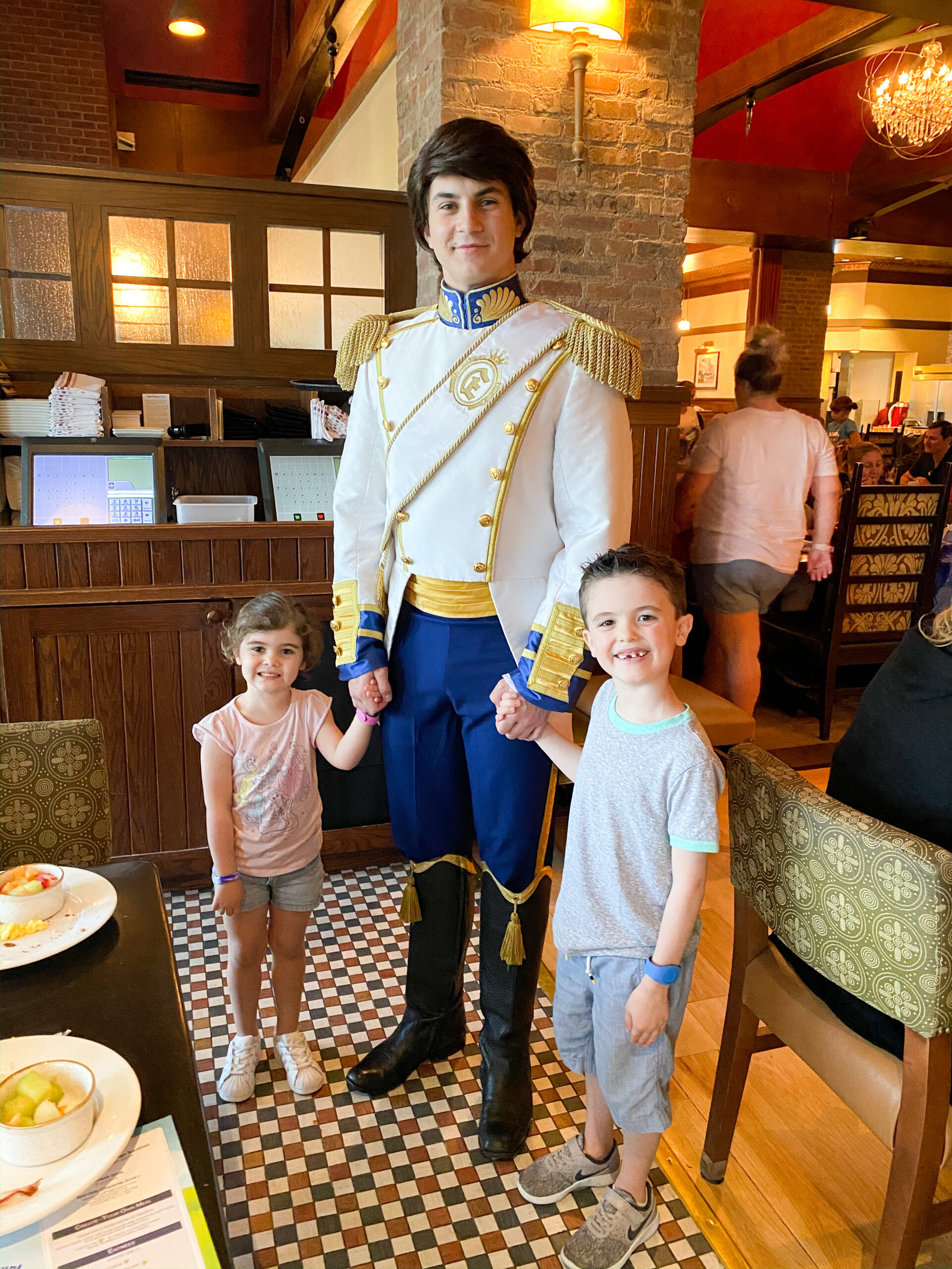 Looking for the best character dining at Walt Disney World? Connecitcut life and style blogger Lauren McBride shares her top choices.