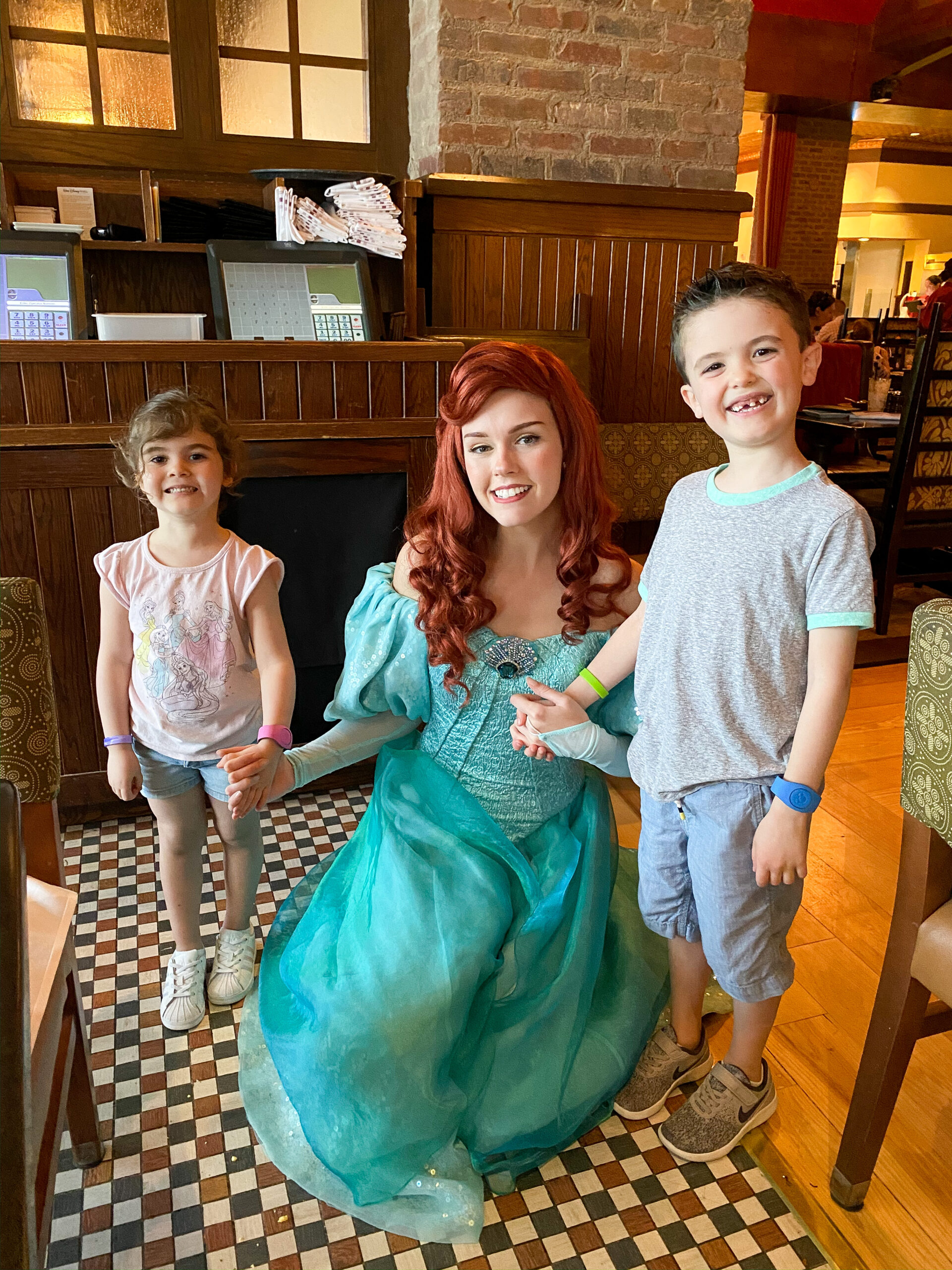 Looking for the best character dining at Walt Disney World? Connecitcut life and style blogger Lauren McBride shares her top choices.