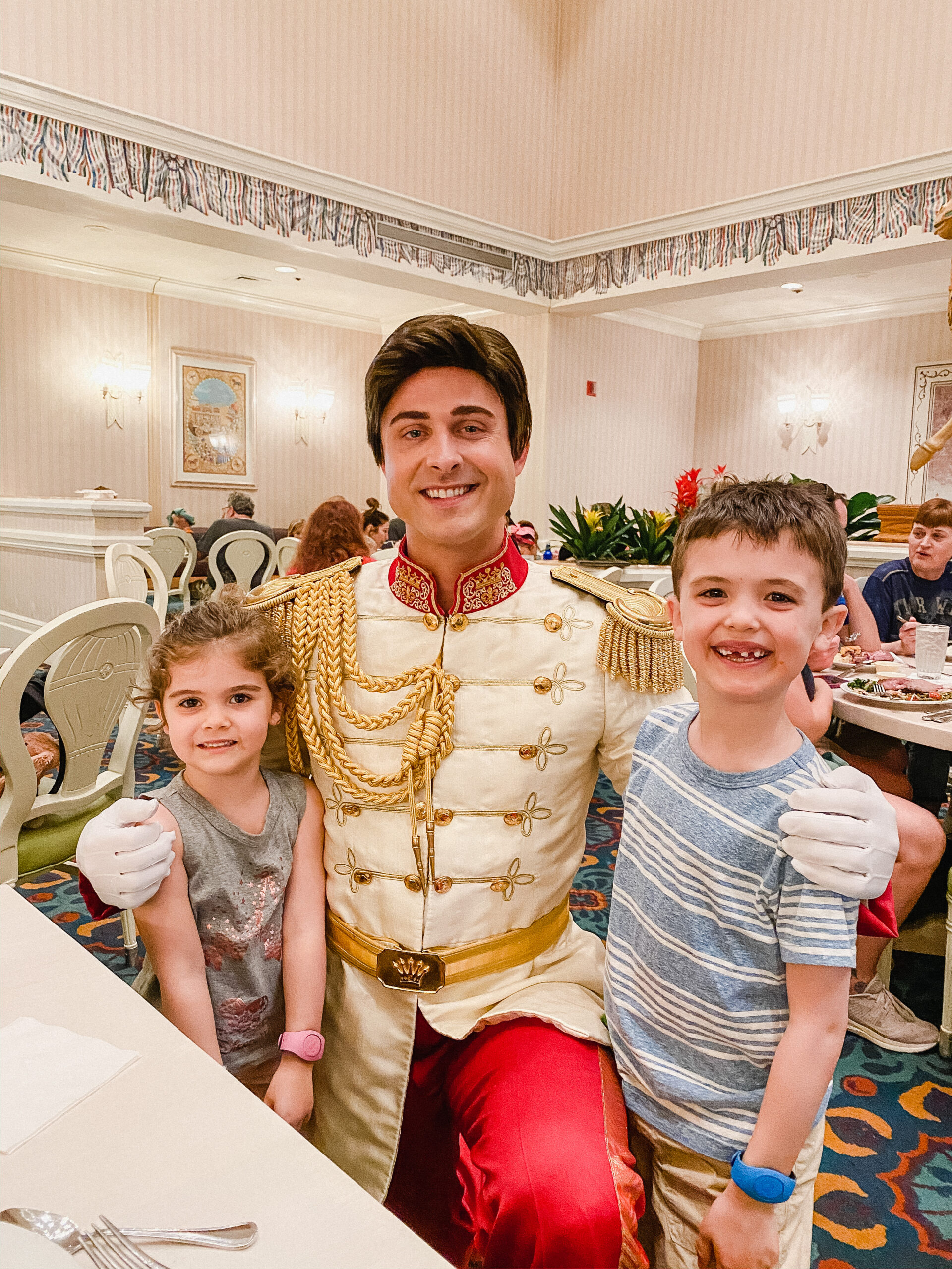 Looking for the best character dining at Walt Disney World? Connecitcut life and style blogger Lauren McBride shares her top choices.