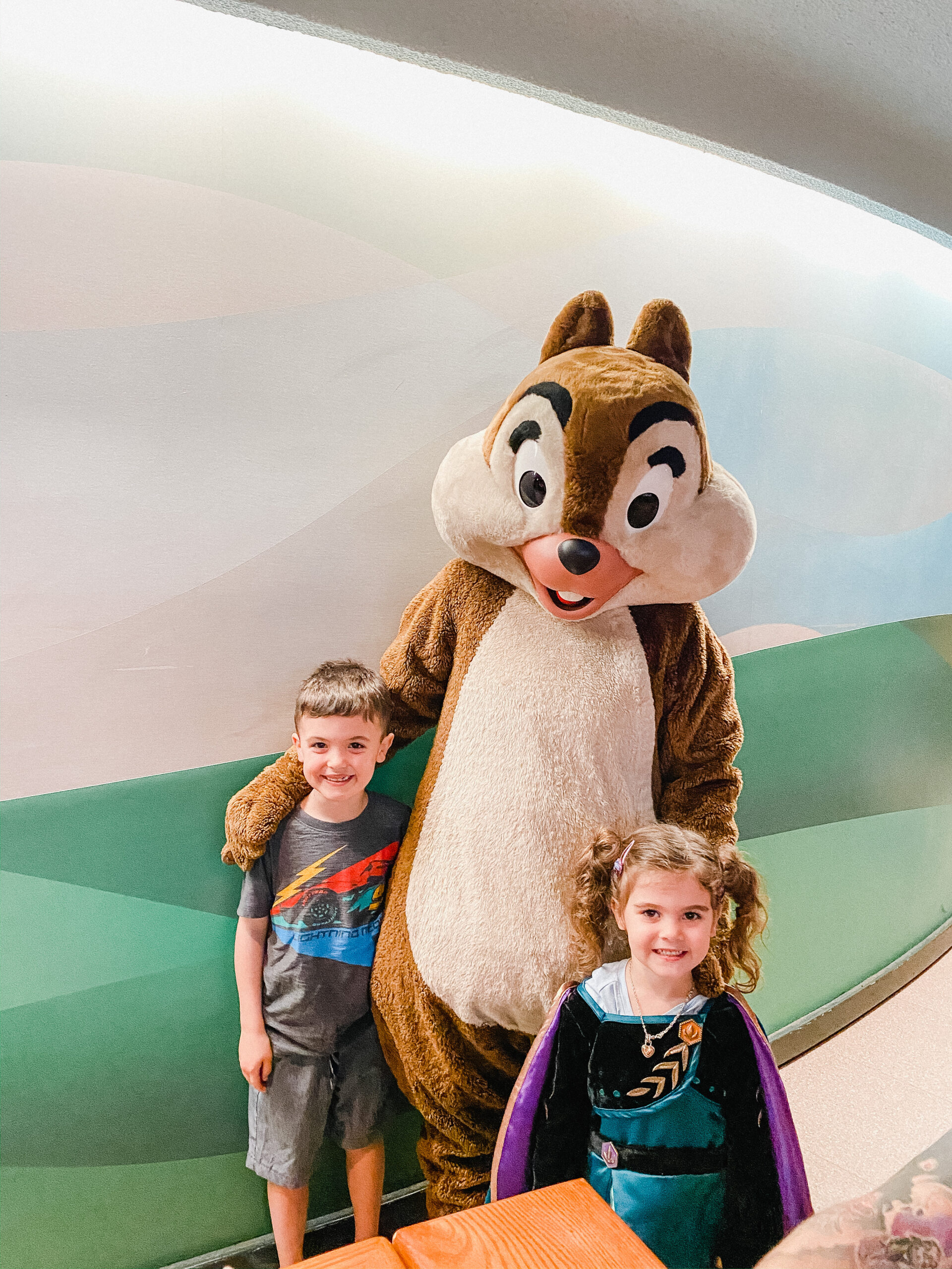 Looking for the best character dining at Walt Disney World? Connecitcut life and style blogger Lauren McBride shares her top choices.