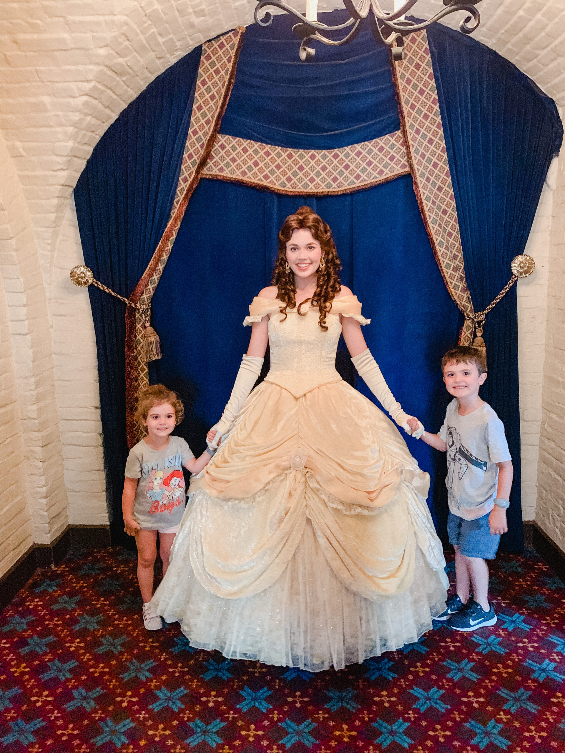 Looking for the best character dining at Walt Disney World? Connecitcut life and style blogger Lauren McBride shares her top choices.