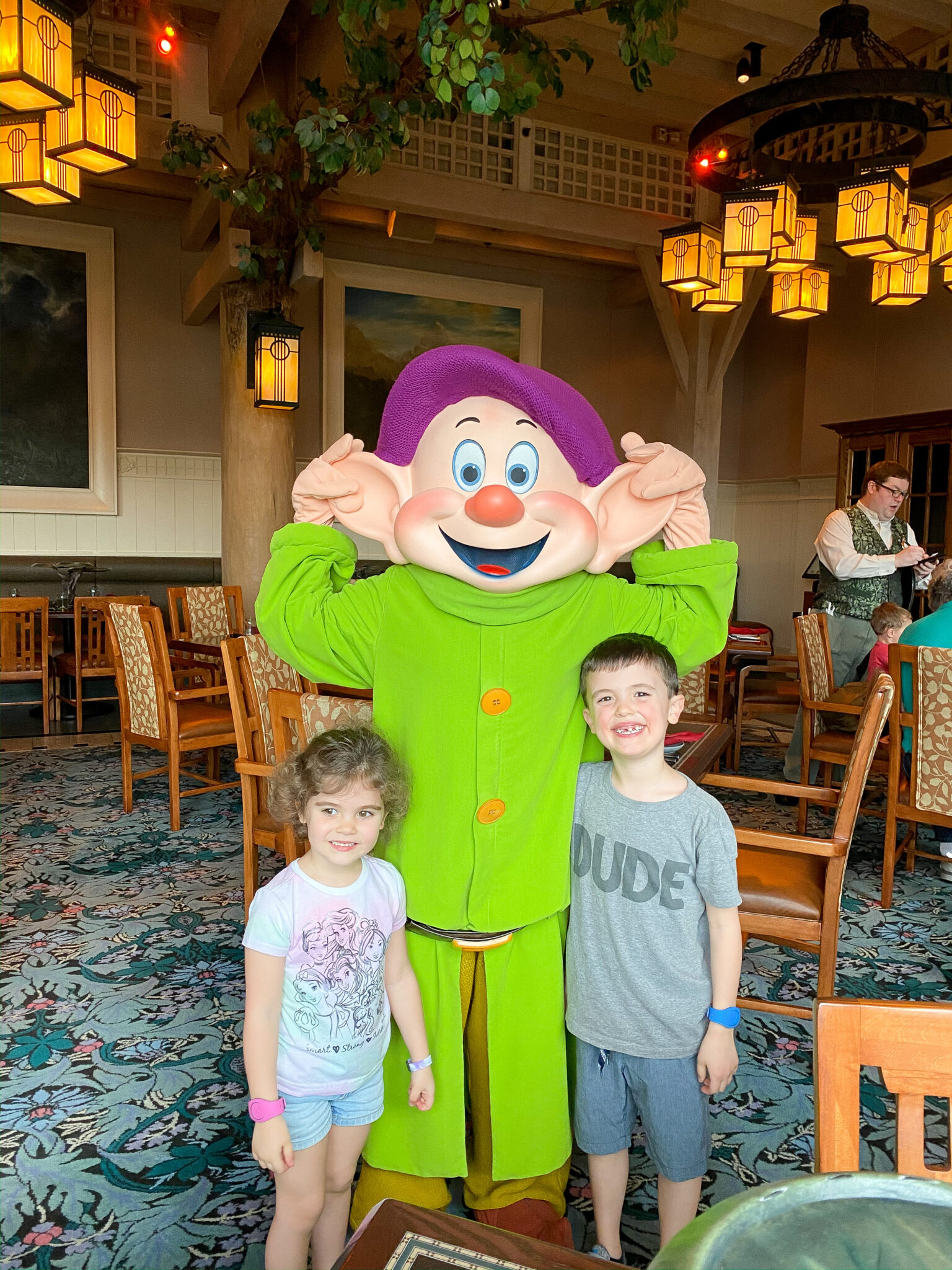 disney magic kingdom character dining