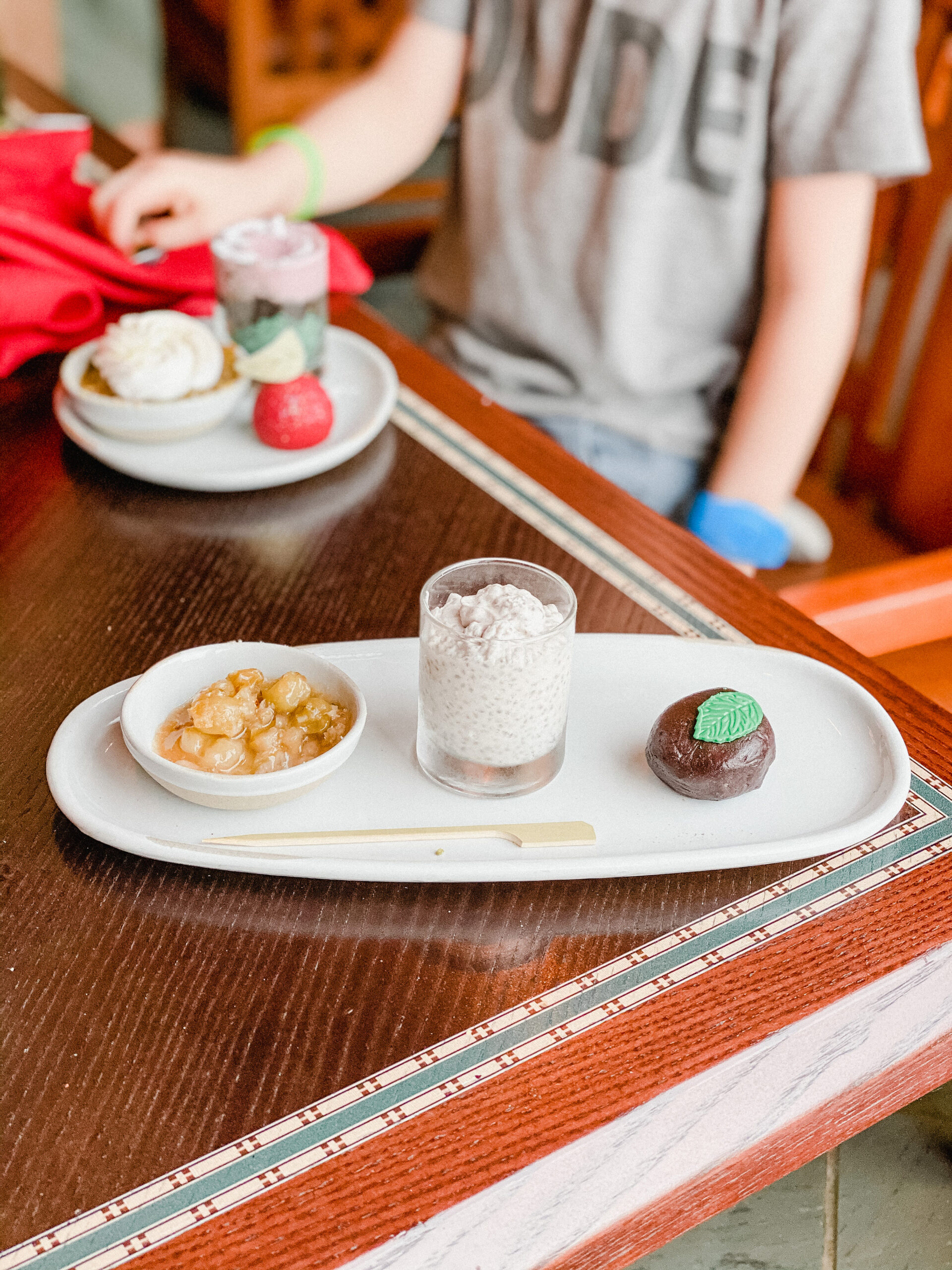 Looking for the best character dining at Walt Disney World? Connecitcut life and style blogger Lauren McBride shares her top choices.