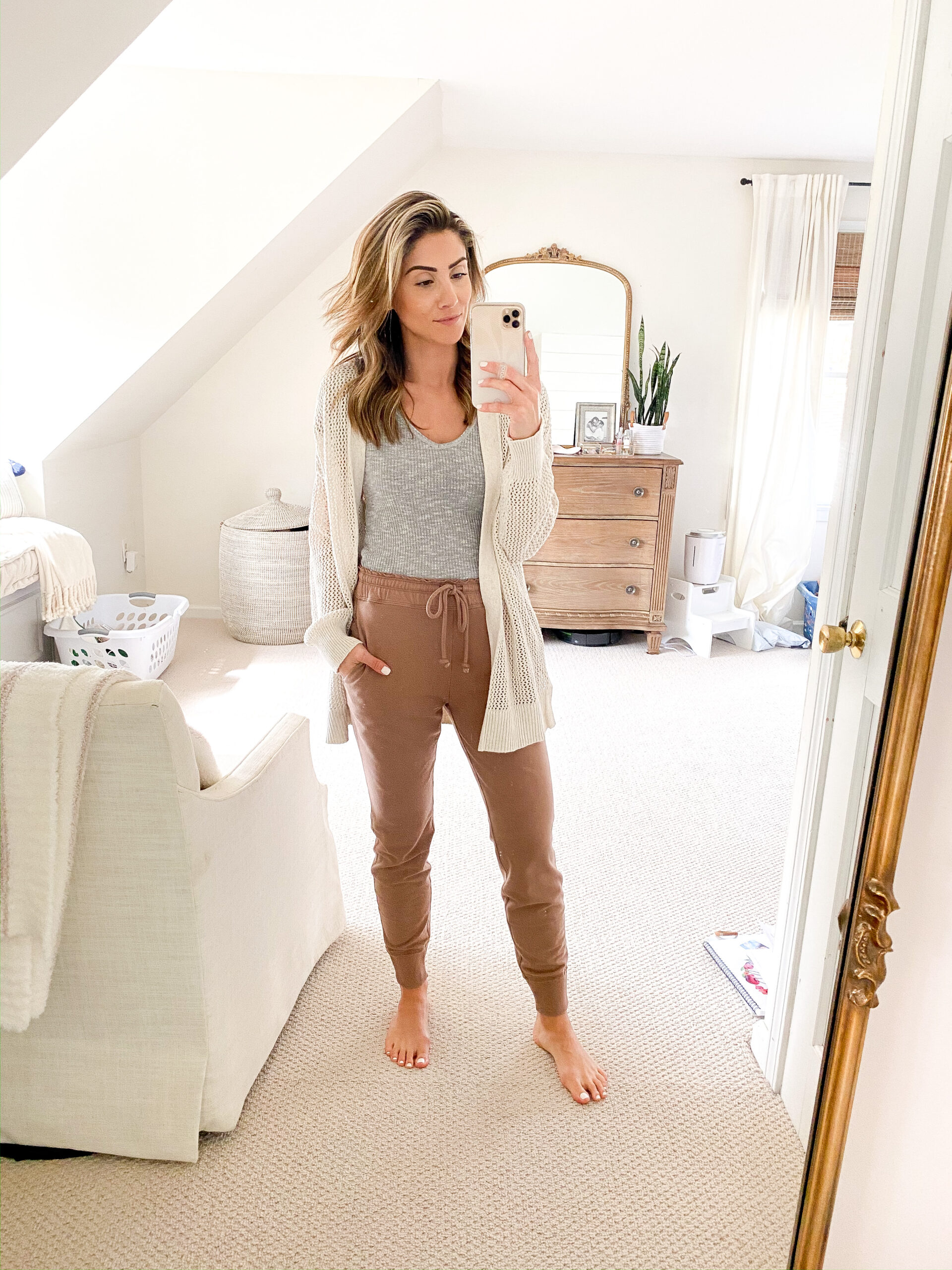 Styling Cozy Outfits From Vuori - Lauren McBride