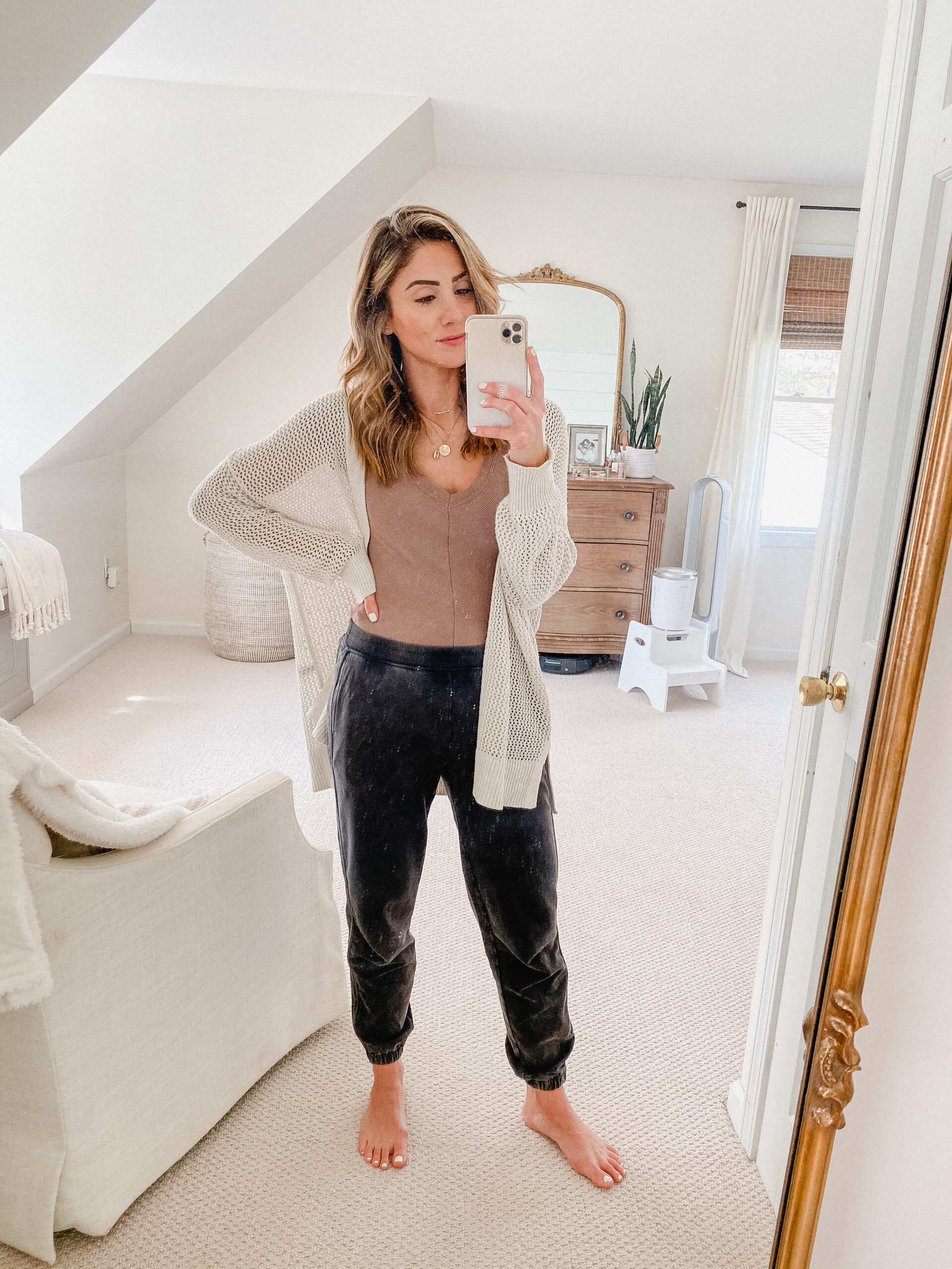 Styling Cozy Outfits From Vuori - Lauren McBride