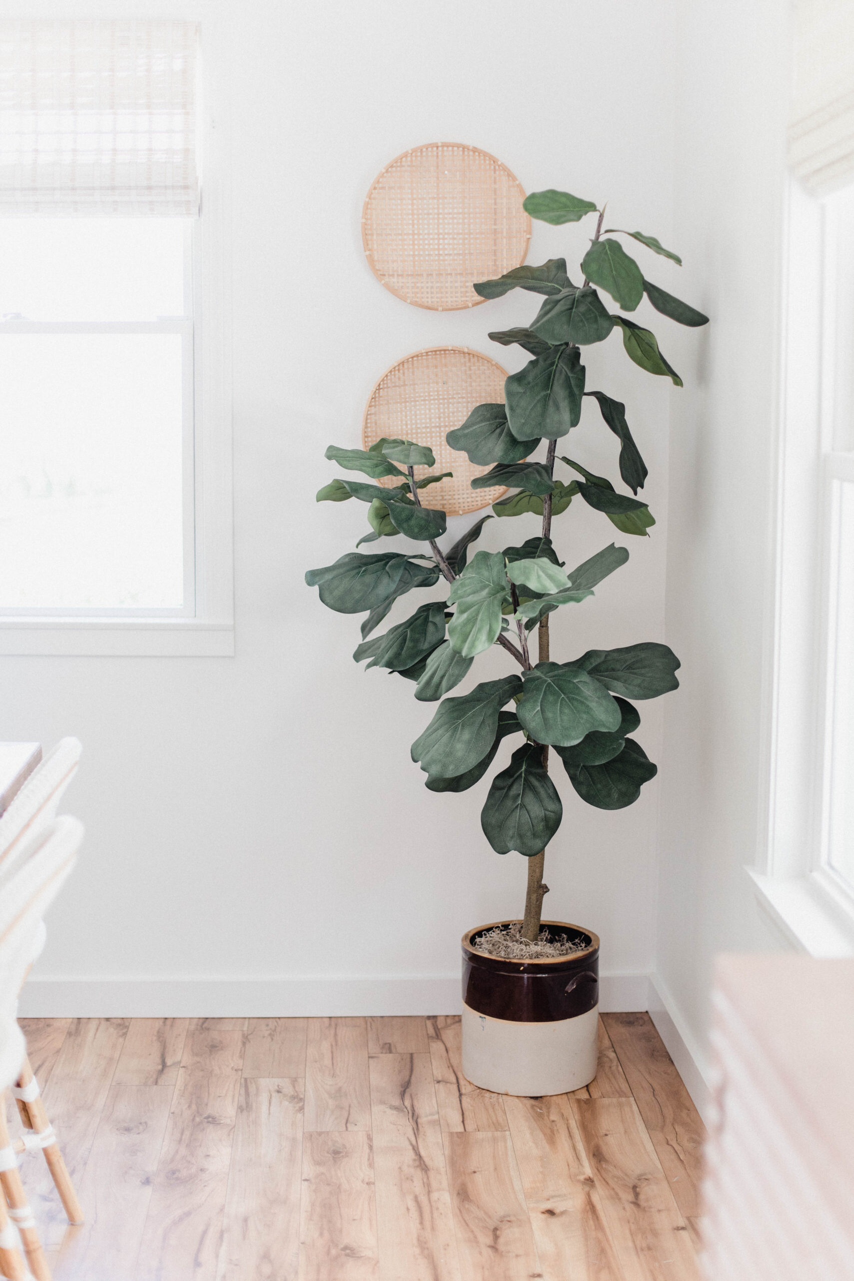 Connecticut life and style blogger Lauren McBride give a peek into her modern coastal dining room, including a source list.