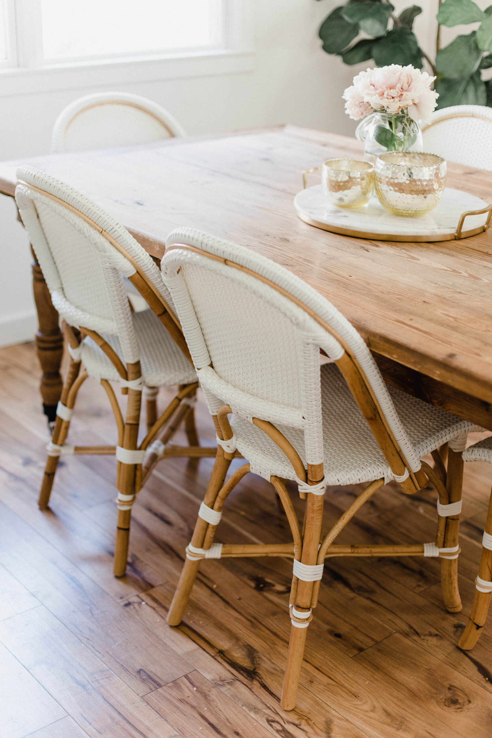 Connecticut life and style blogger Lauren McBride give a peek into her modern coastal dining room, including a source list.