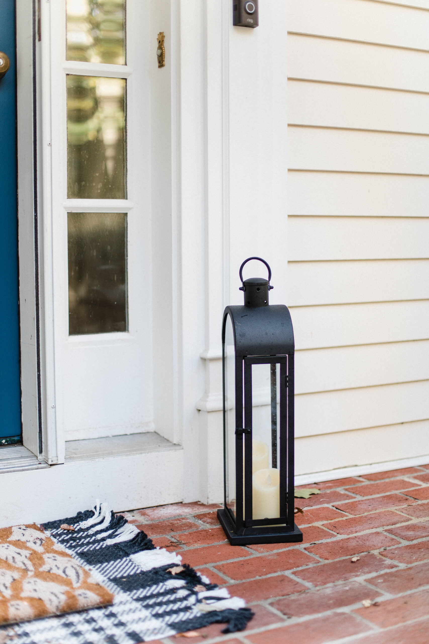 Looking for fall front porch ideas? Connecticut life and style blogger Lauren McBride shares her fall-inspired porch with sources.