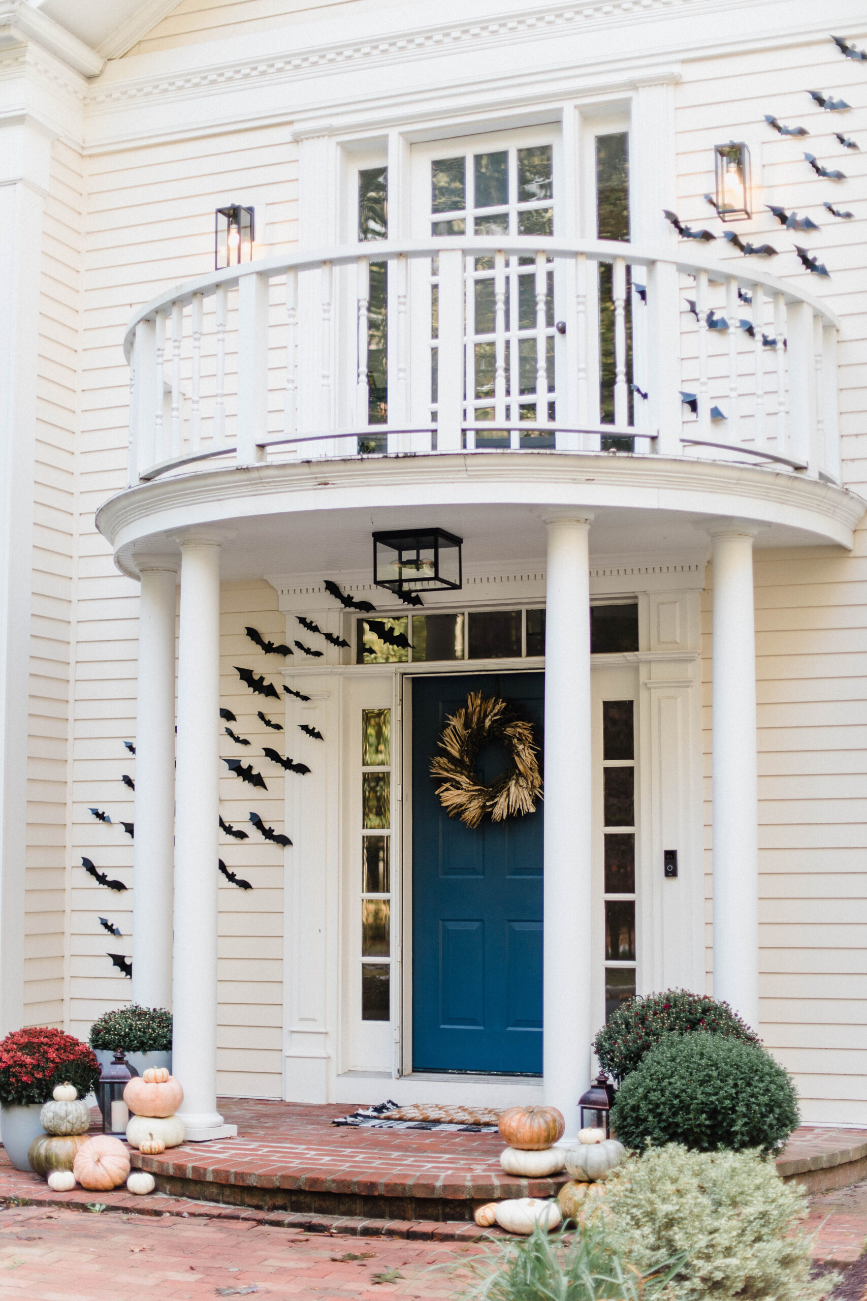 Looking for fall front porch ideas? Connecticut life and style blogger Lauren McBride shares her fall-inspired porch with sources.