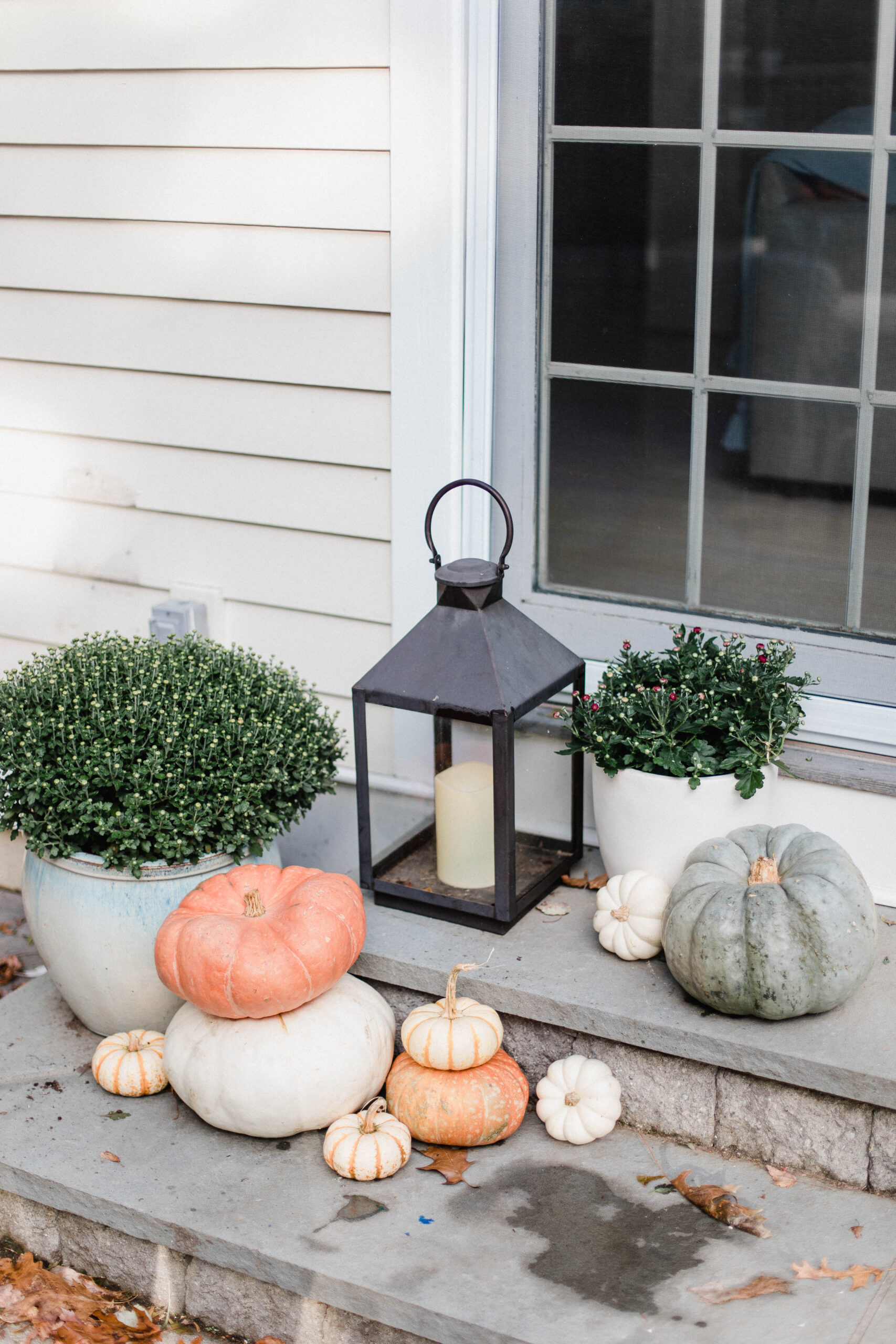 Looking for fall front porch ideas? Connecticut life and style blogger Lauren McBride shares her fall-inspired porch with sources.