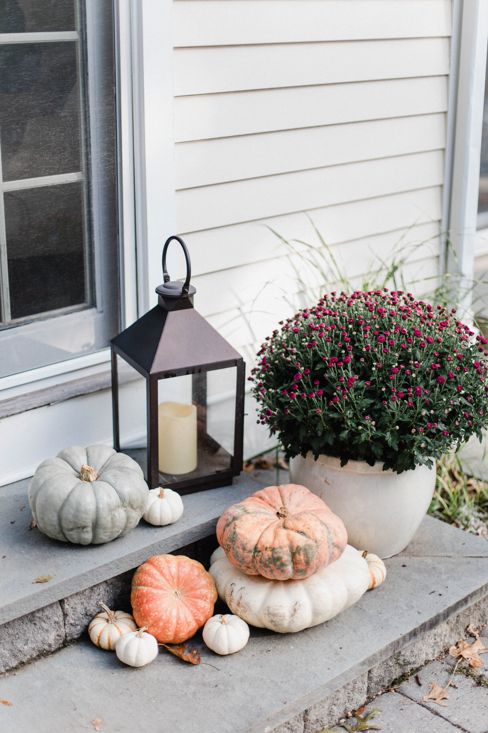 Looking for fall front porch ideas? Connecticut life and style blogger Lauren McBride shares her fall-inspired porch with sources.