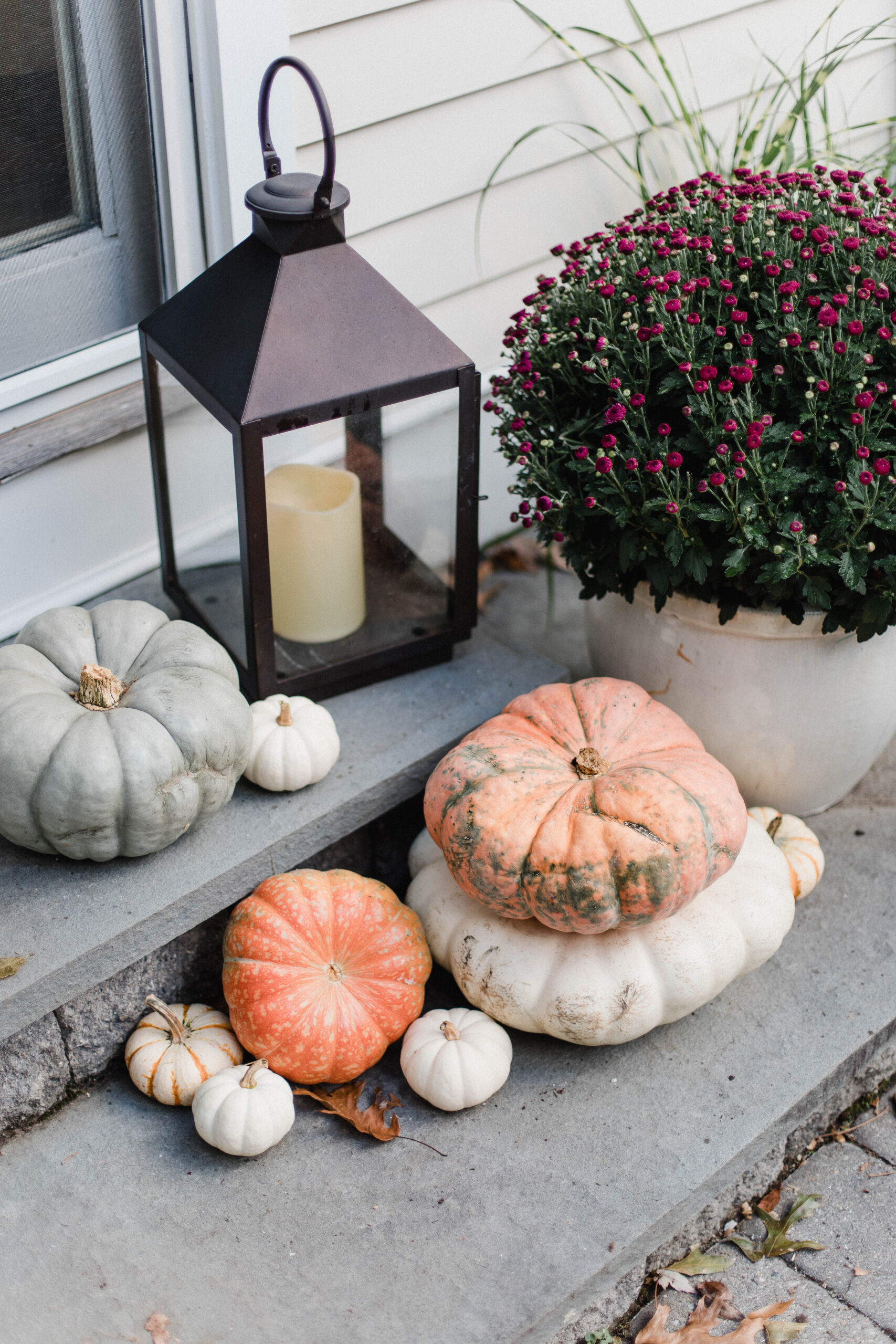 Looking for fall front porch ideas? Connecticut life and style blogger Lauren McBride shares her fall-inspired porch with sources.